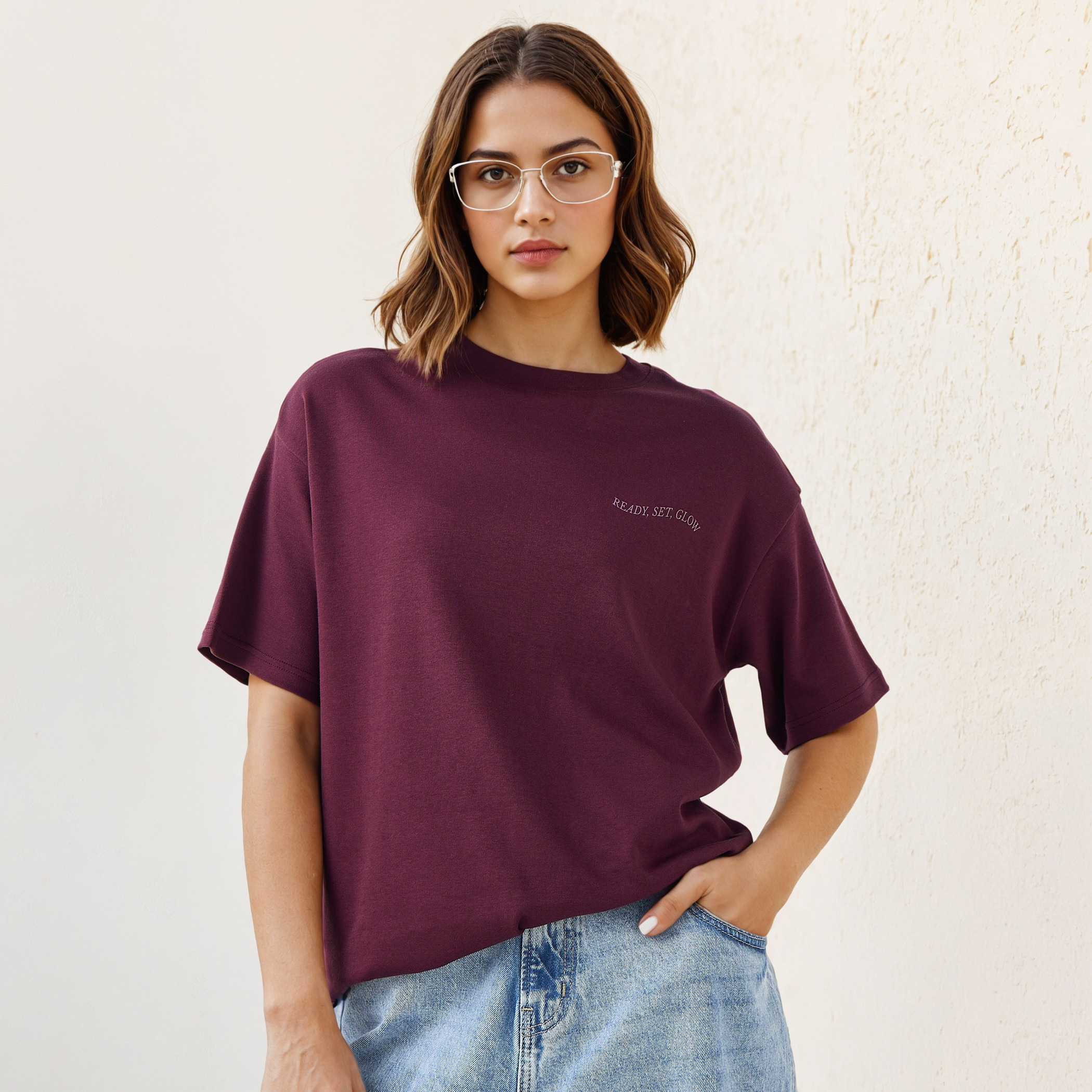 تيشيرت بوكسي قطن بياقة ضيقة وطبعات شعار-women-clothing-tshirts-image-1