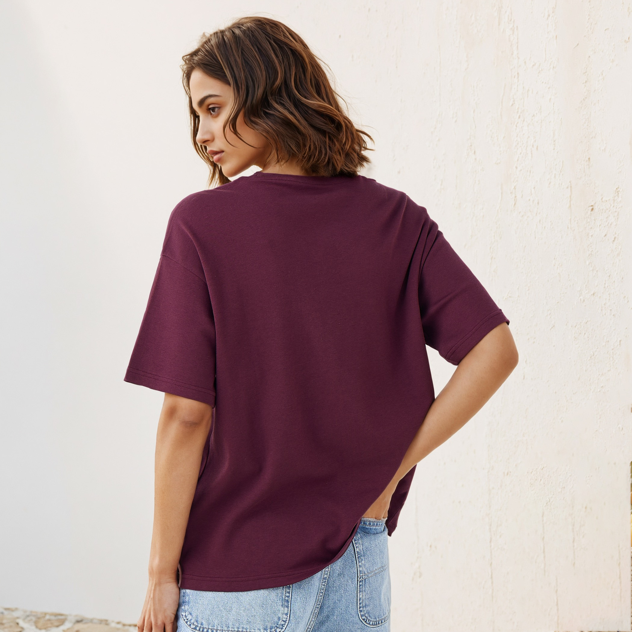 تيشيرت بوكسي قطن بياقة ضيقة وطبعات شعار-women-clothing-tshirts-image-3