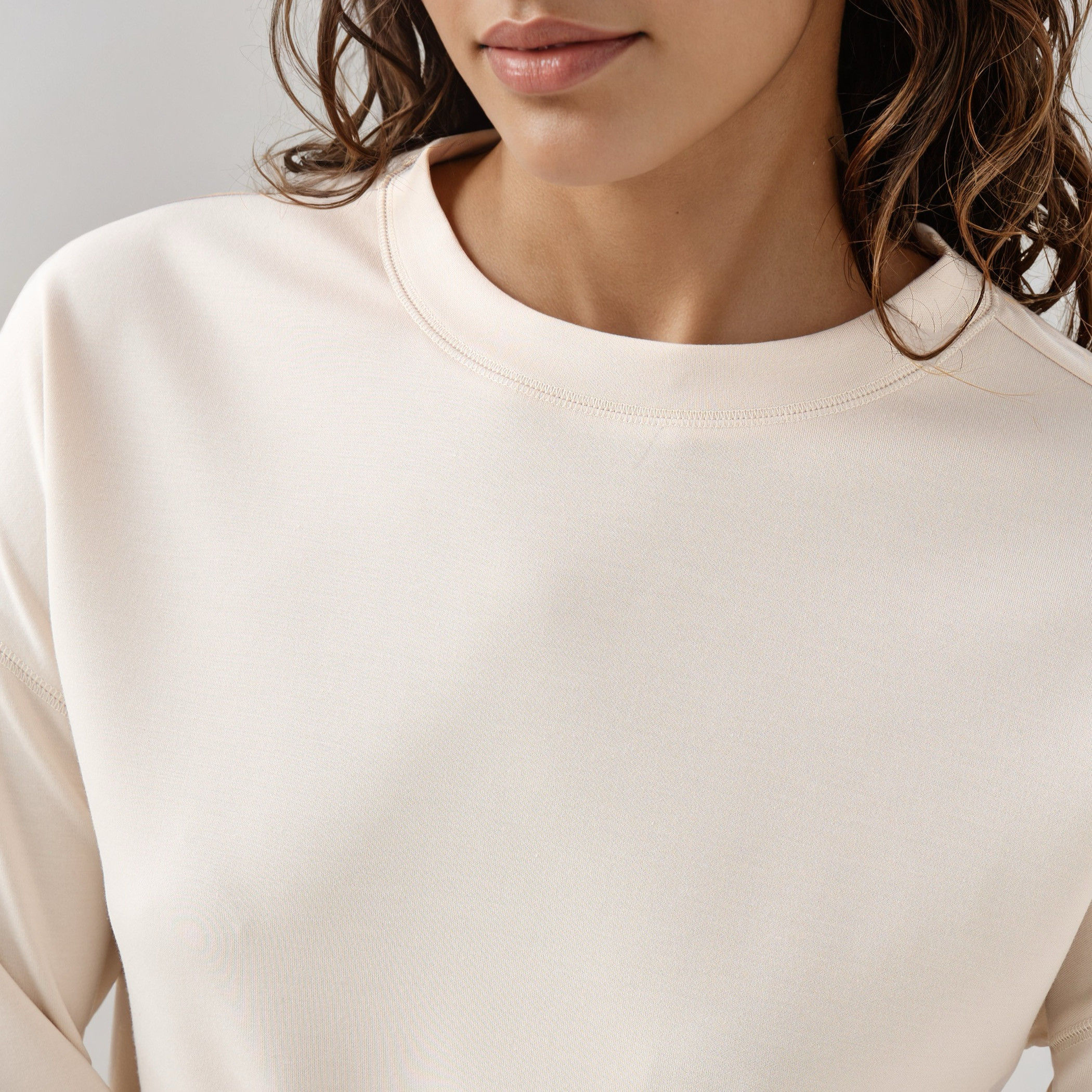 سويت شيرت ناعم-women-clothing-hoodiesandsweatshirts-sweatshirts-image-4