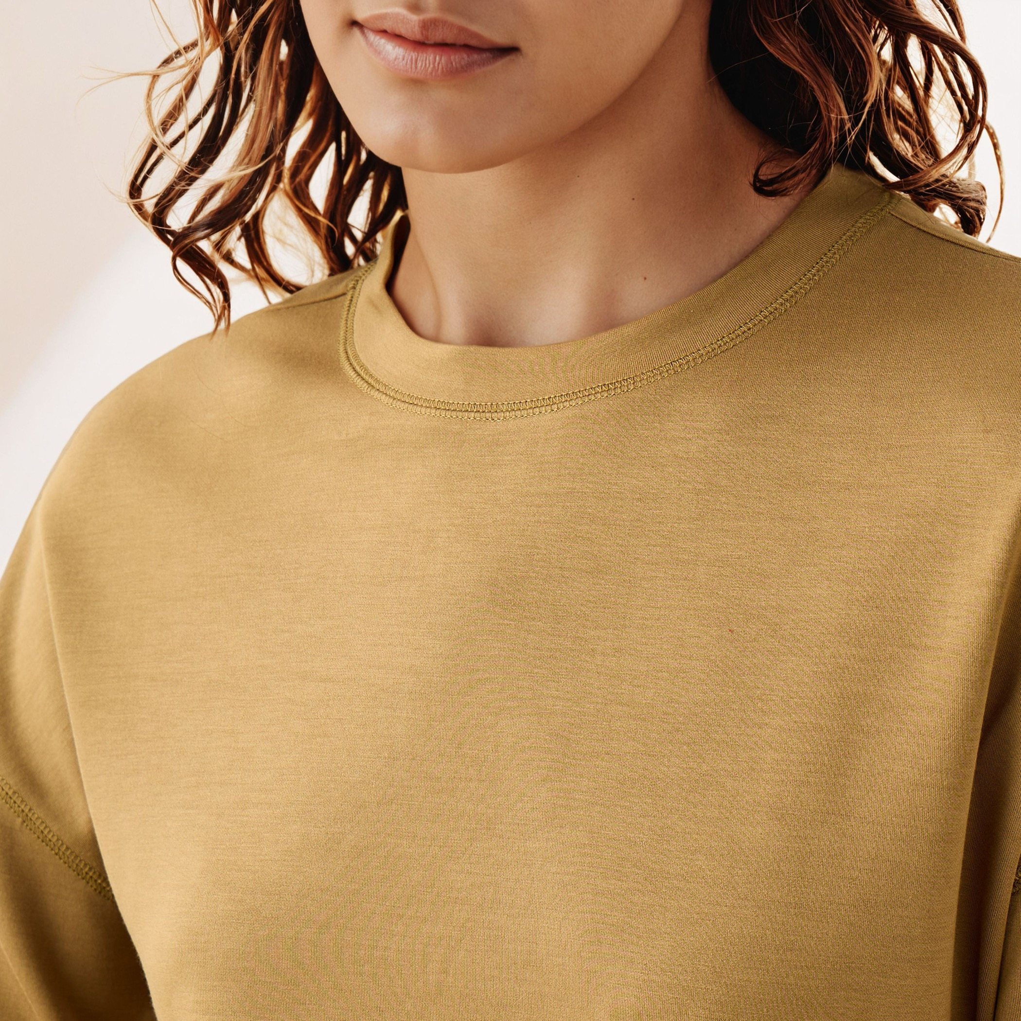 Soft Touch Sweatshirt-women-winterwear-hoodiesandsweatshirts-sweatshirts-image-4