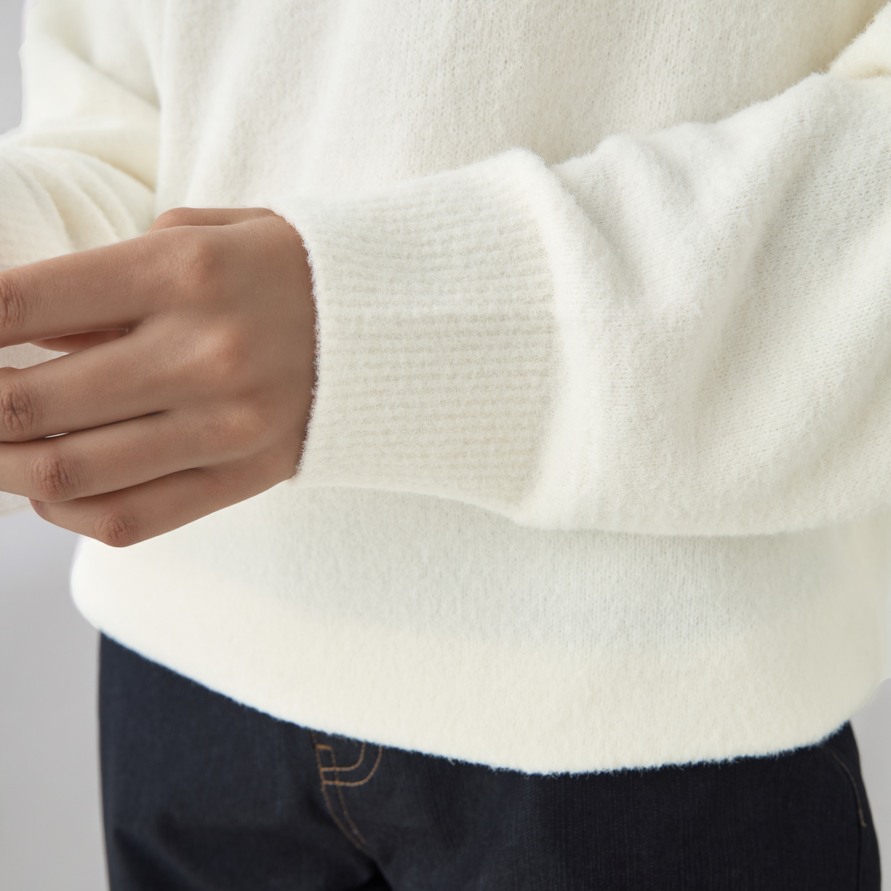 كنزة بياقة ضيقة وأكتاف منسدلة-women-winterwear-cardigansandjumpers-jumpers-image-4
