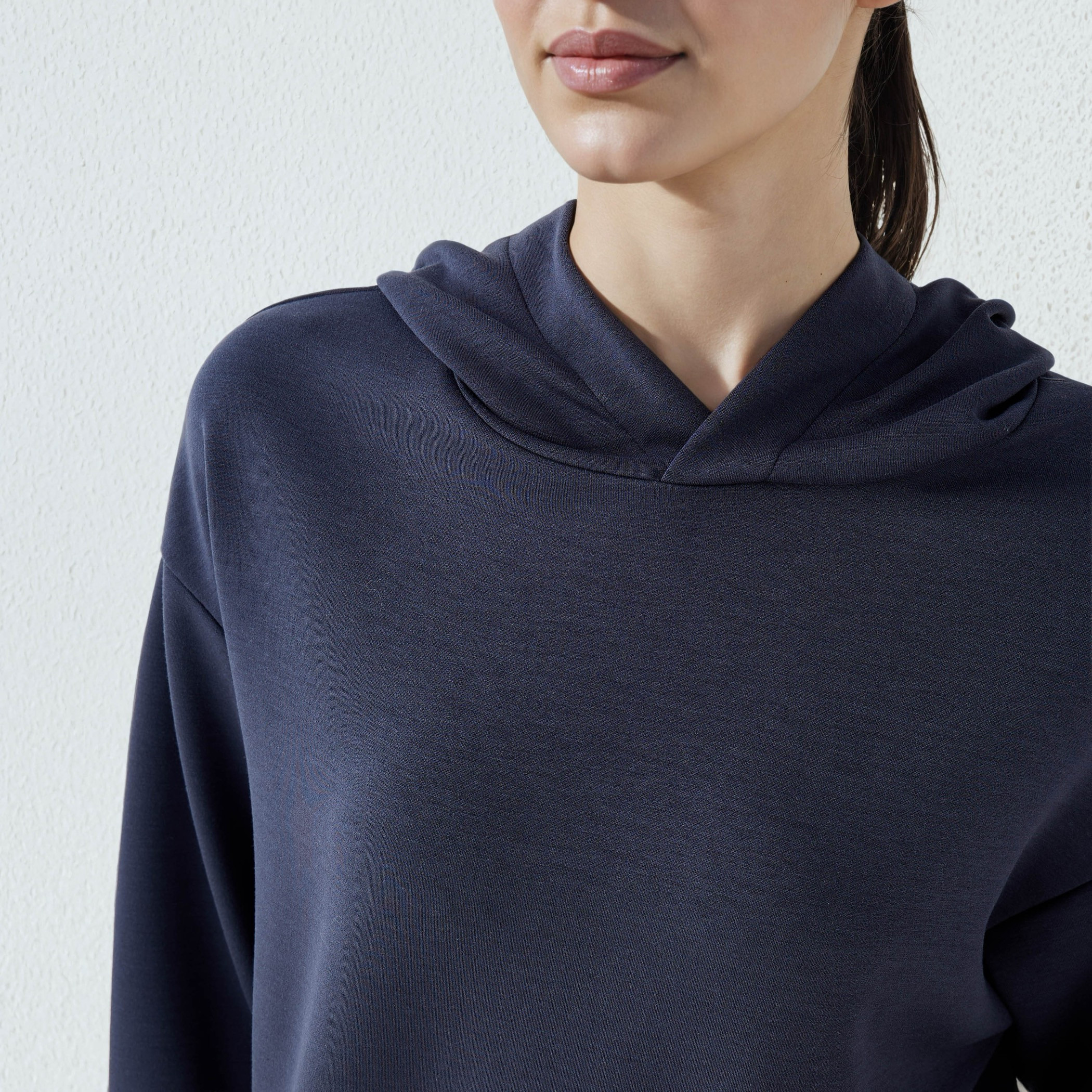 هودي ناعم الملمس بحافة واسعة-women-winterwear-hoodiesandsweatshirts-hoodies-image-4