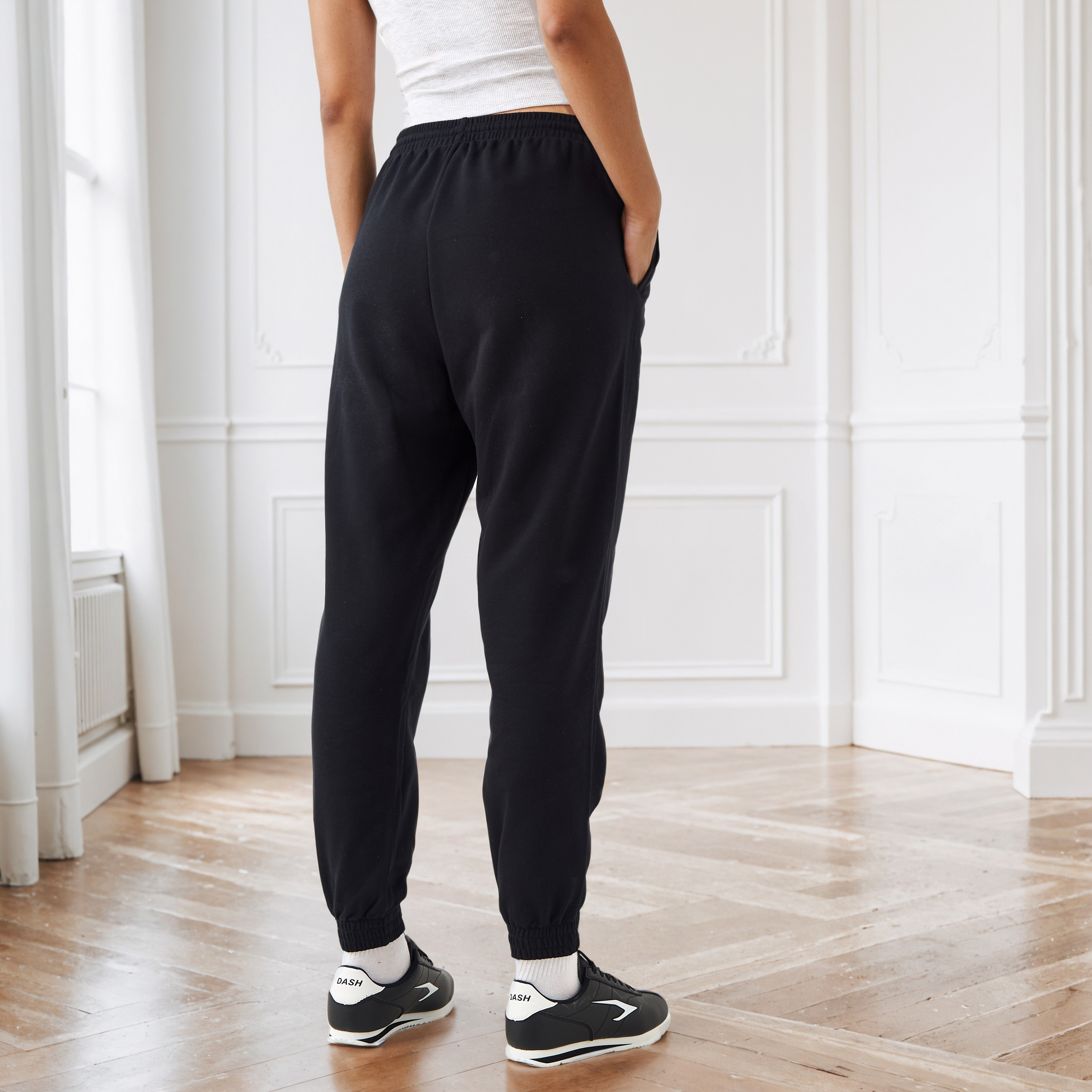 بنطلون رياضي بقصّة عادية وخصر مطاطي وجيوب-women-clothing-bottoms-joggers-image-13