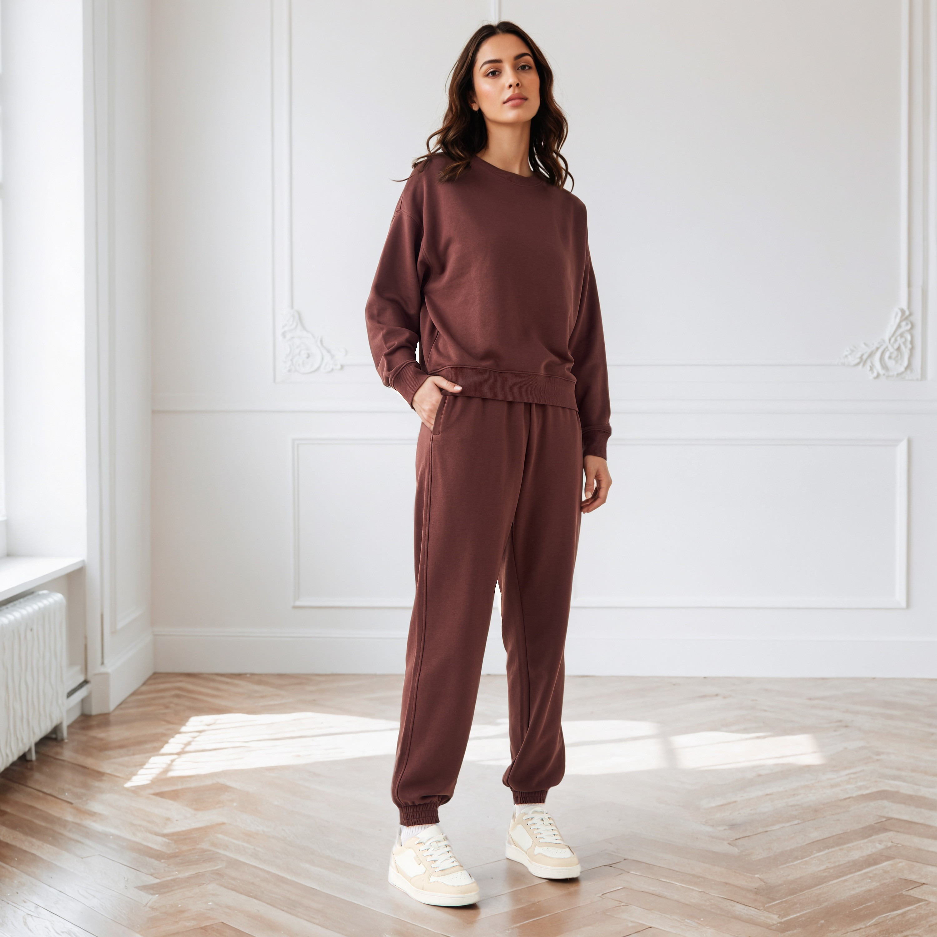 بنطلون رياضي بقصّة عادية وخصر مطاطي وجيوب-women-clothing-bottoms-joggers-image-2