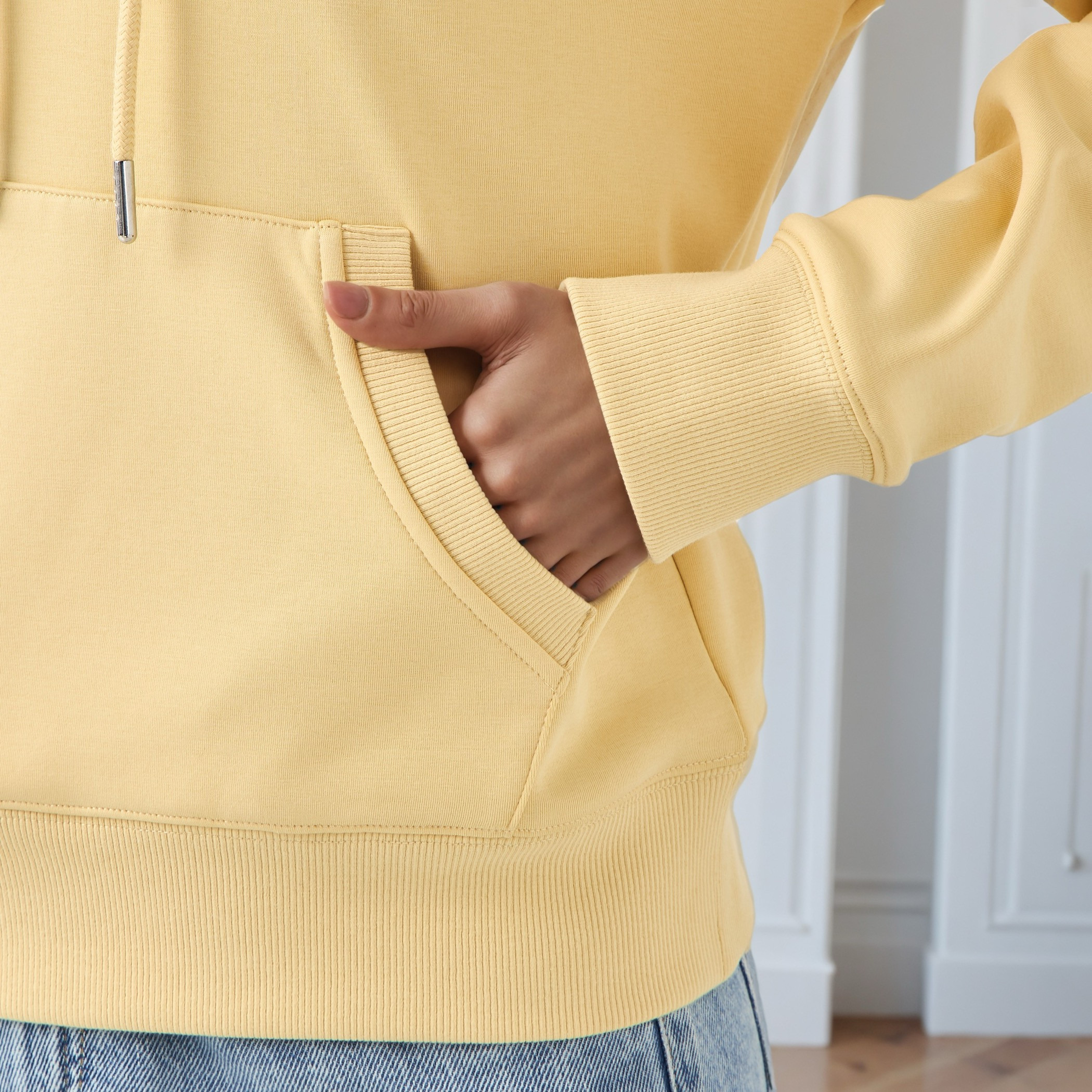 هودي برباط حبل وجيوب كنغر-women-winterwear-hoodiesandsweatshirts-hoodies-image-5