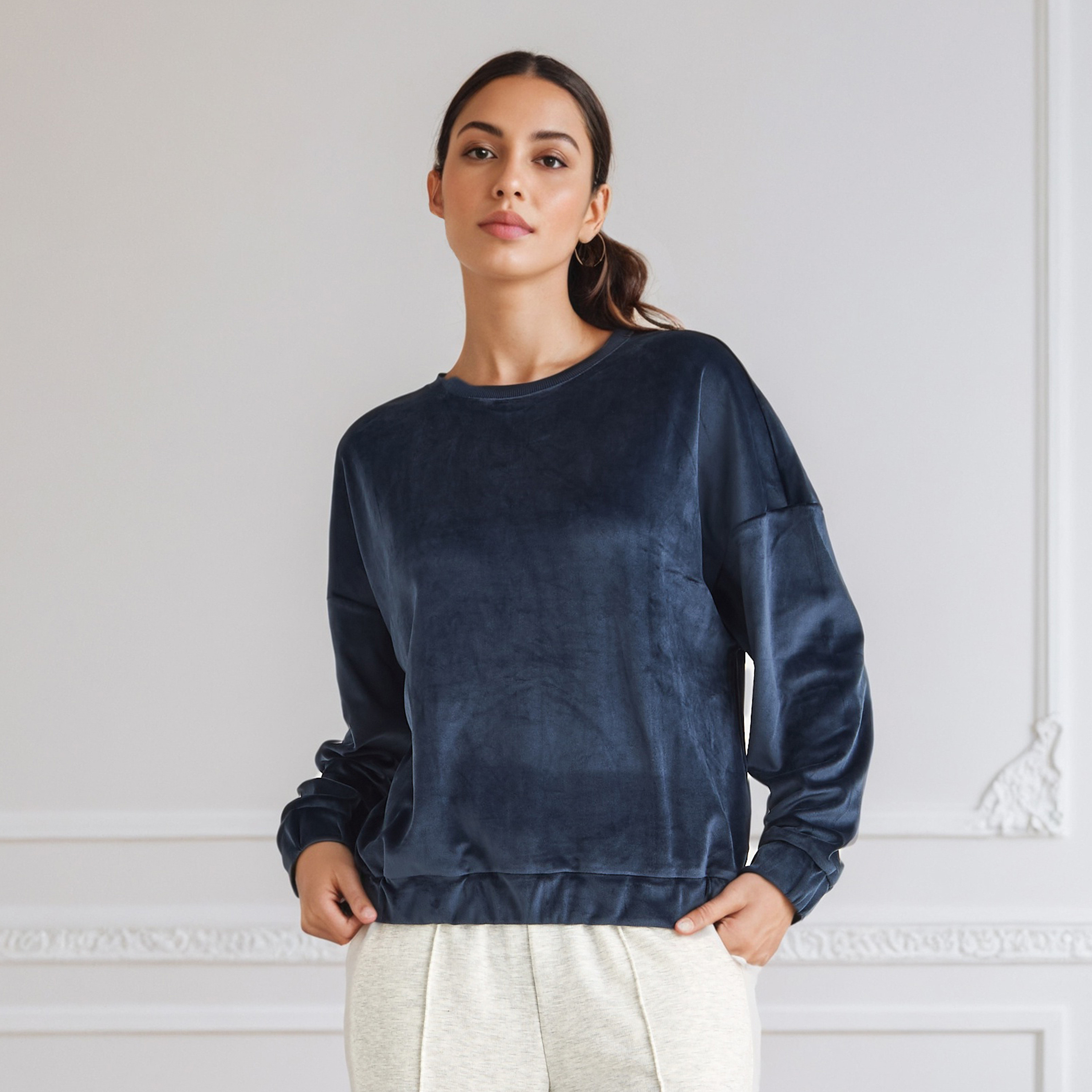 Regular Fit Velour Sweatshirt-women-winterwear-hoodiesandsweatshirts-sweatshirts-image-1