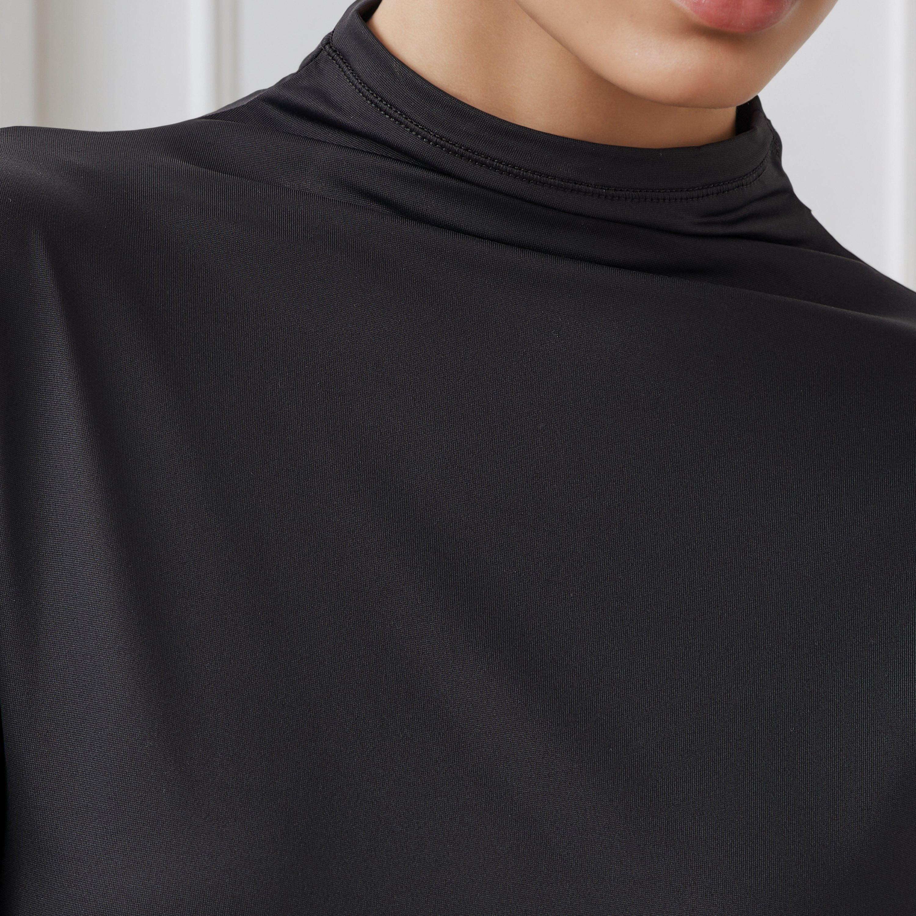 تيشيرت بقصة عادية وياقة عالية-women-clothing-tshirts-image-5