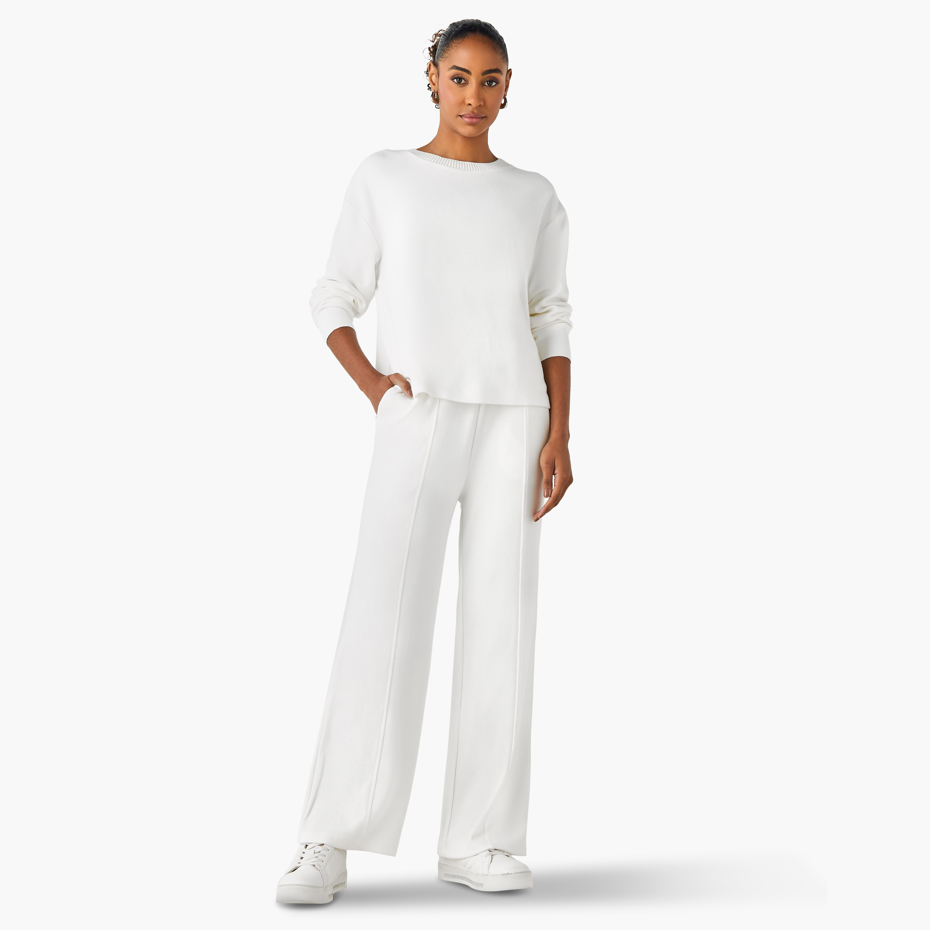 بنطلون رياضي بأرجل واسعة وخصر مرن وجيوب-women-clothing-bottoms-joggers-image-2