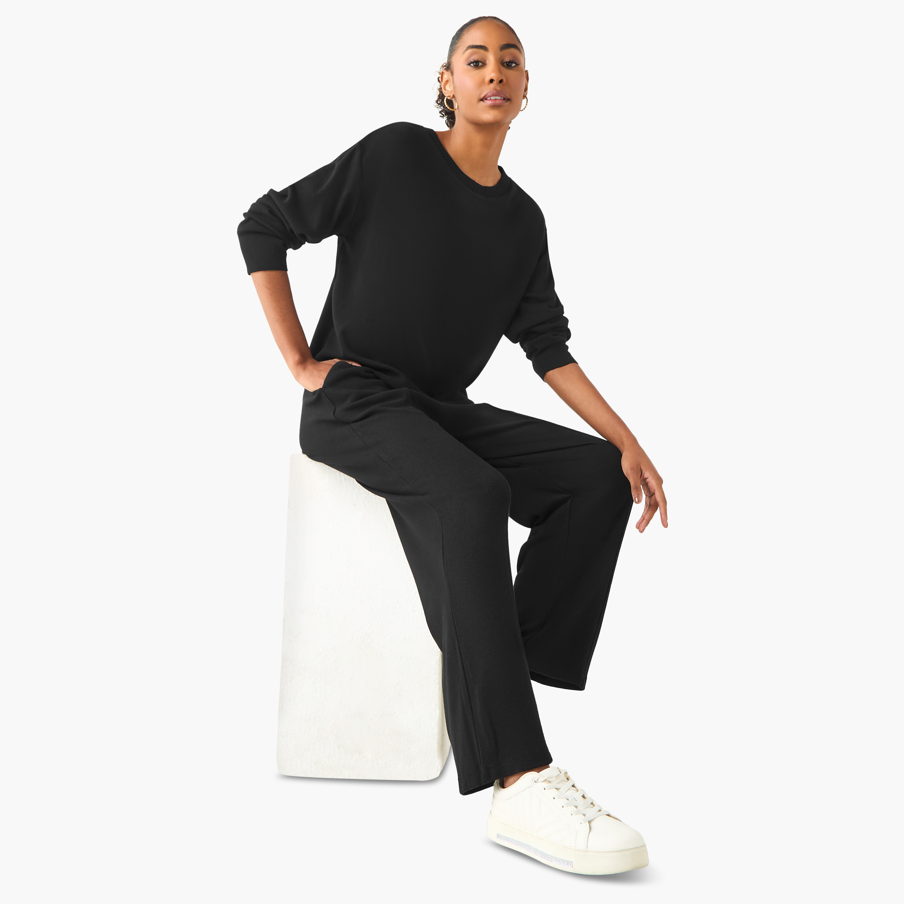 كنزة مضلعة بقصّة عادية وياقة مستديرة-women-clothing-cardigansandjumpers-jumpers-image-1