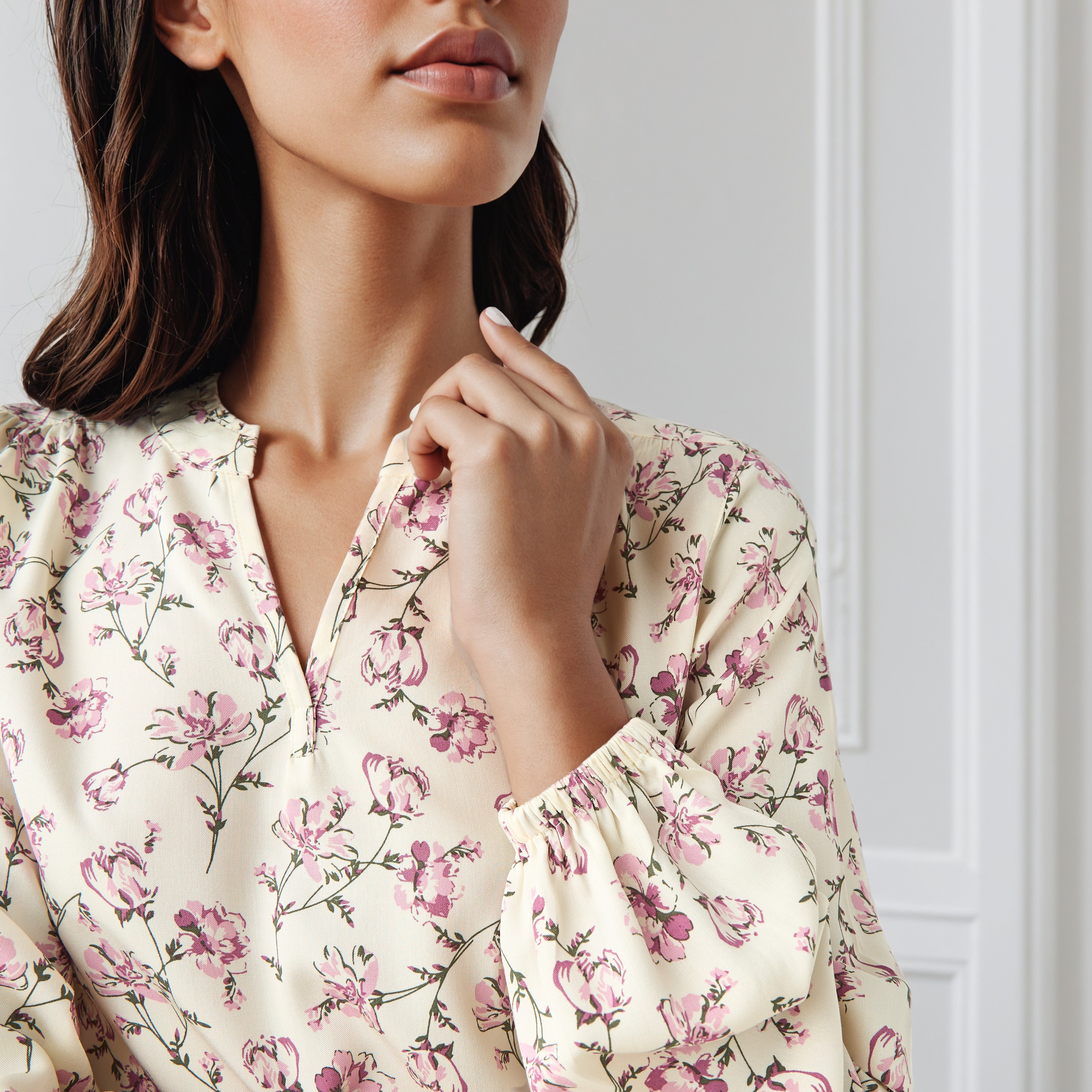 بلوزة بياقة عادية وطبعات زهرية-women-clothing-shirtsandblouses-blouses-image-4
