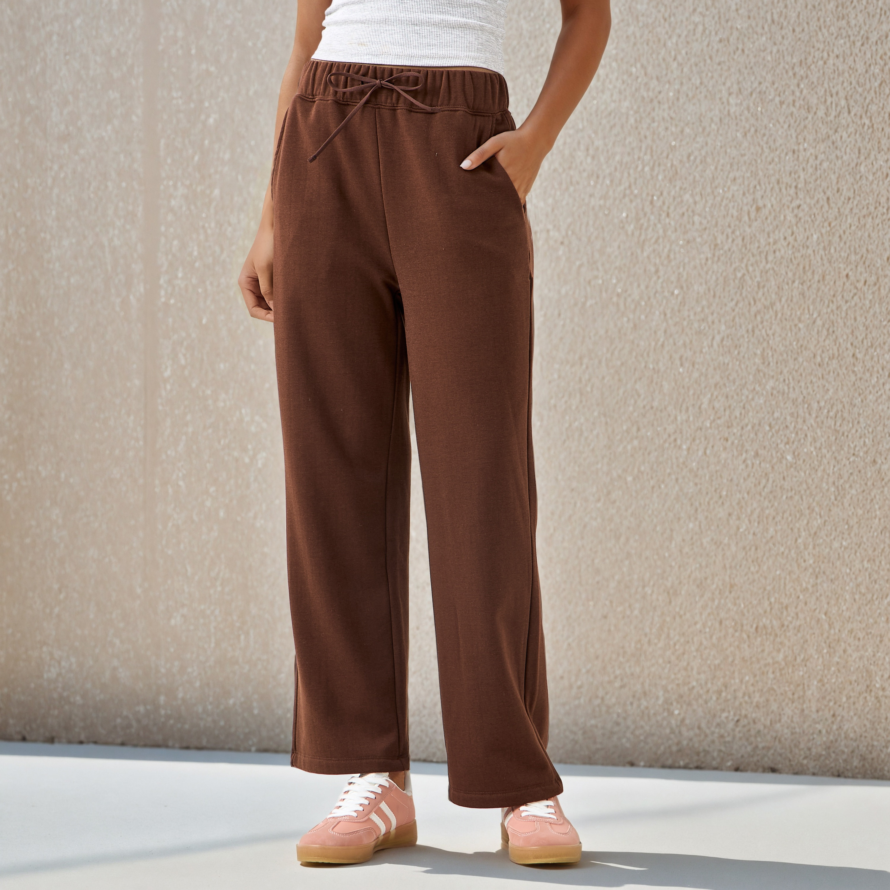 بنطلون رياضي بخصر مرن وجيوب-women-clothing-bottoms-joggers-image-1