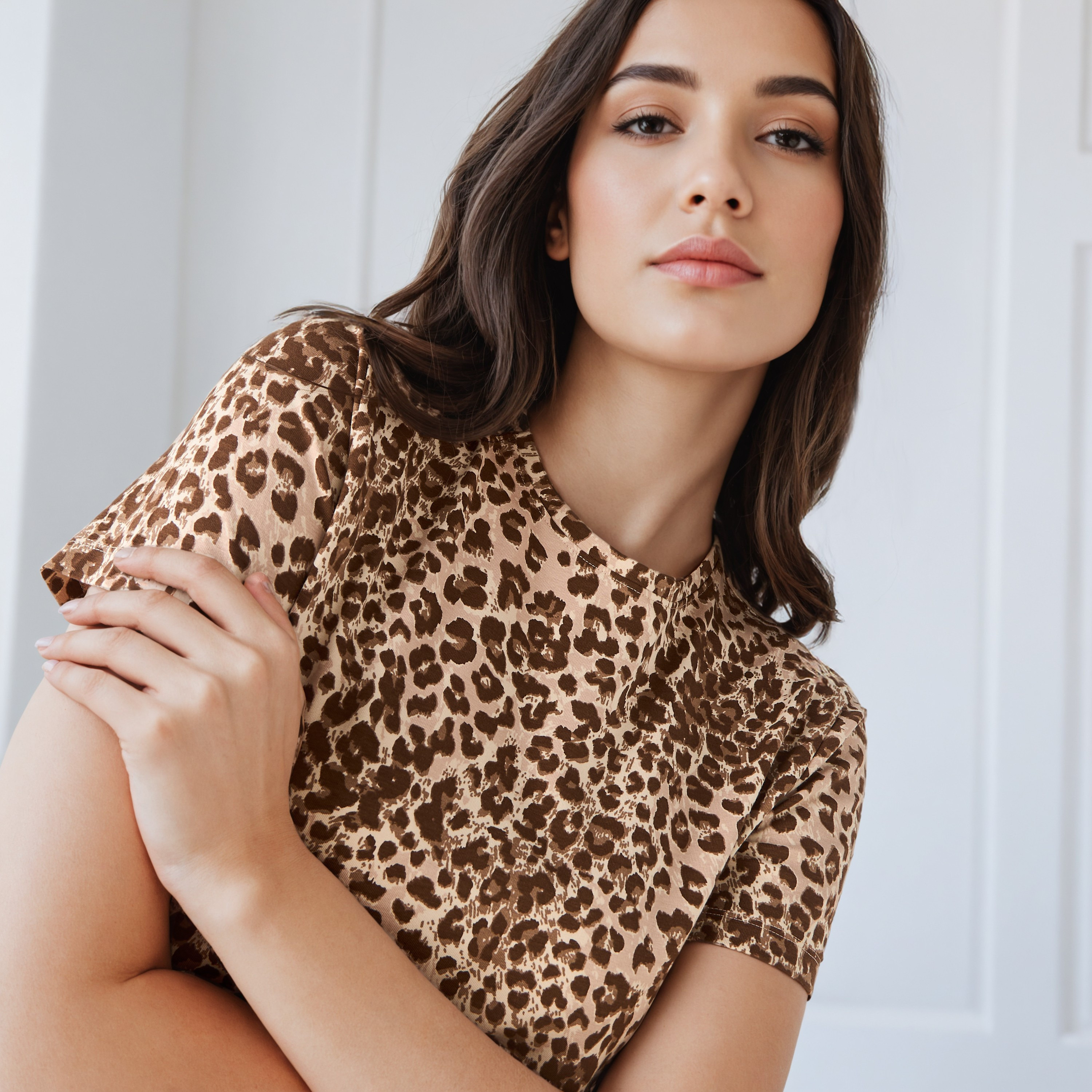 تيشيرت بياقة ضيقة وطبعات-women-clothing-tshirts-image-5