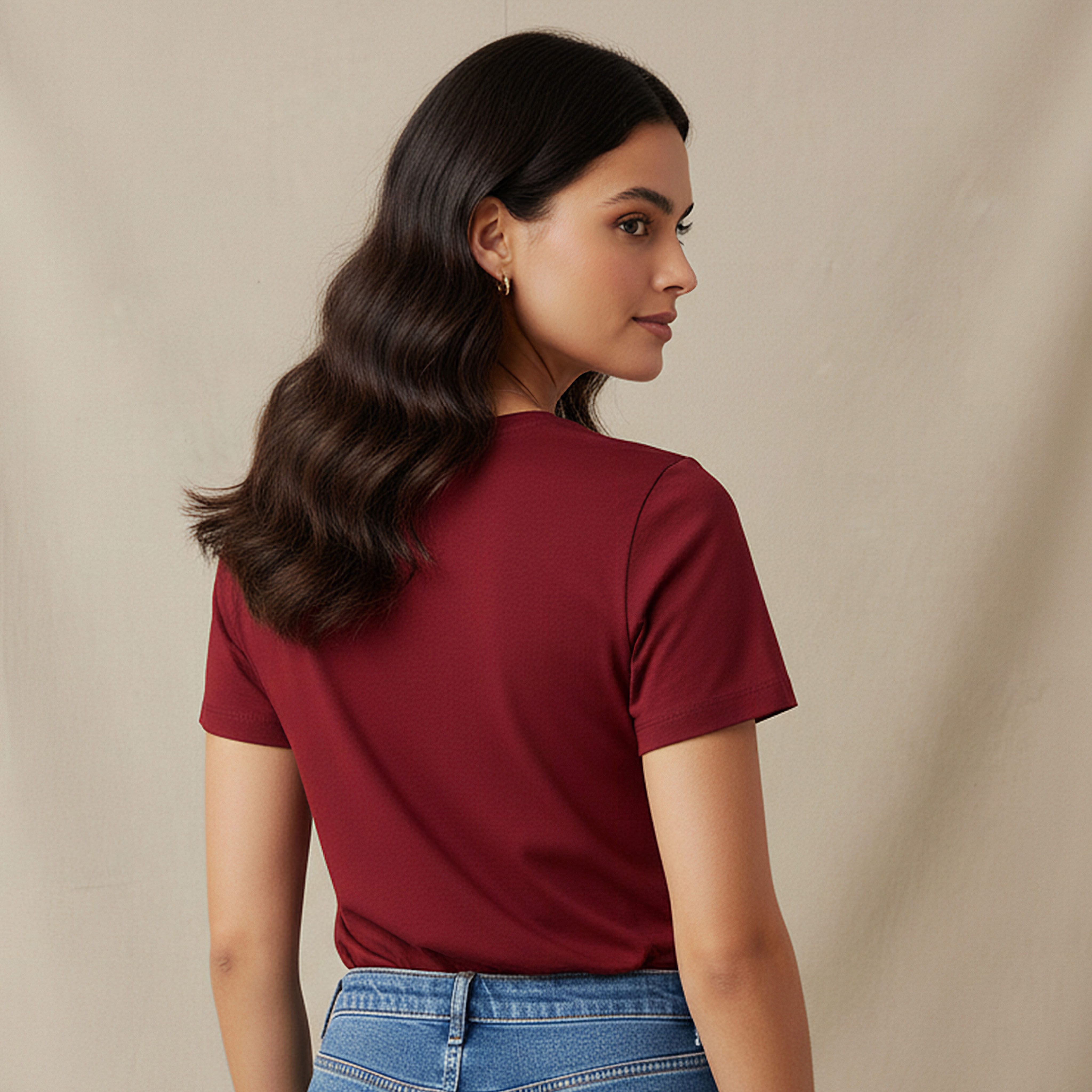 تيشيرت بقصة سليم وياقة ضيقة-women-clothing-tshirts-image-3