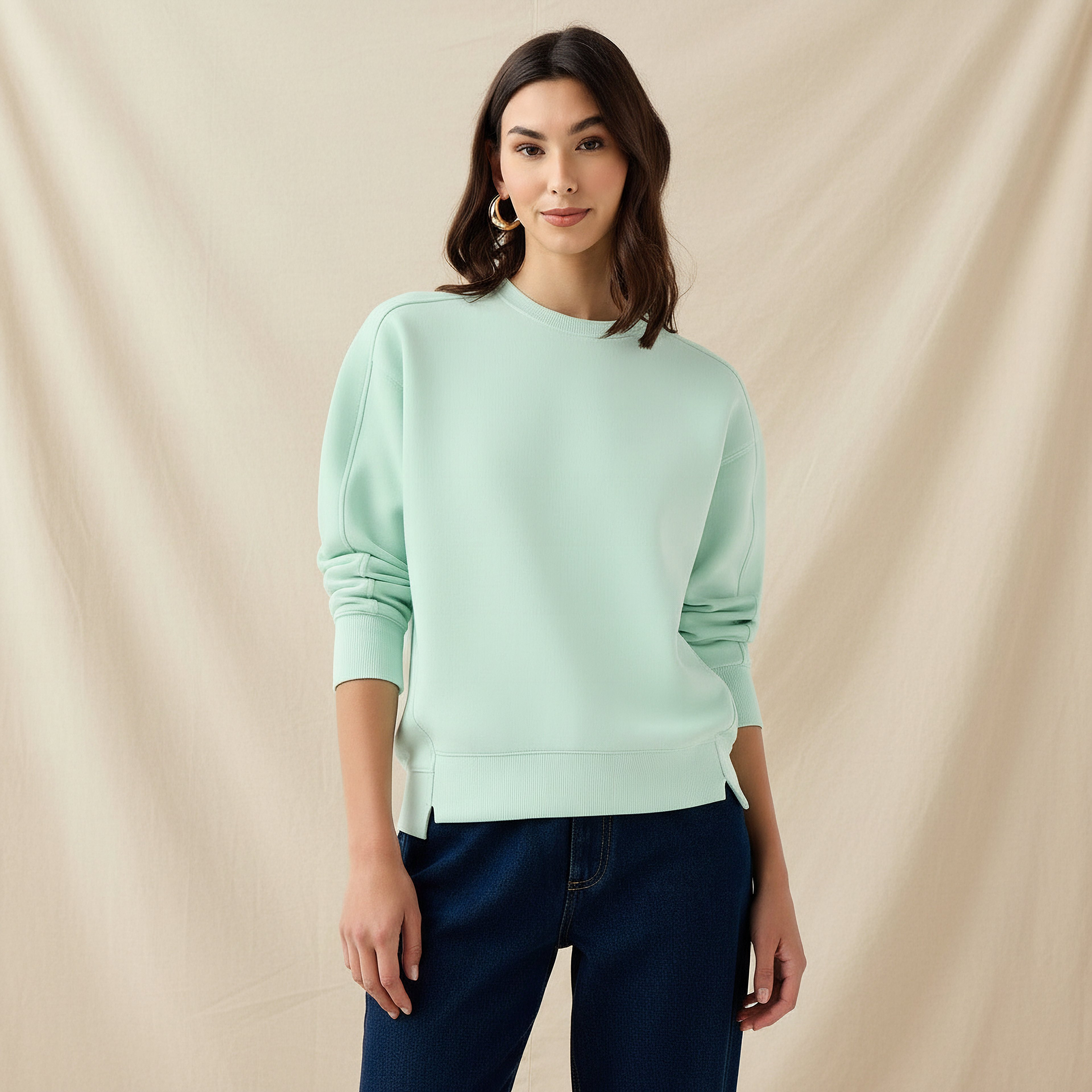 سويت شيرت بقصّة مريحة-women-winterwear-hoodiesandsweatshirts-sweatshirts-image-1