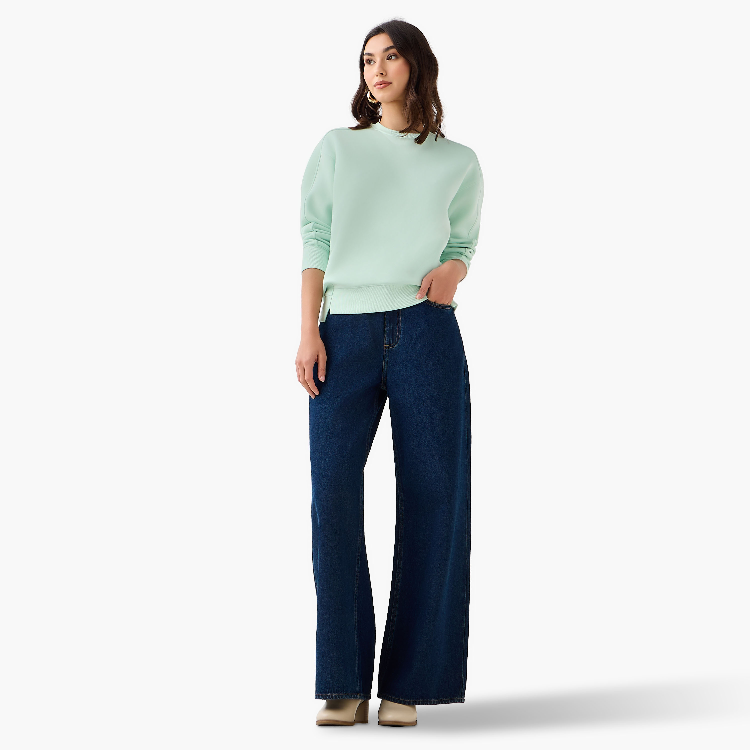 سويت شيرت بقصّة مريحة-women-winterwear-hoodiesandsweatshirts-sweatshirts-image-2