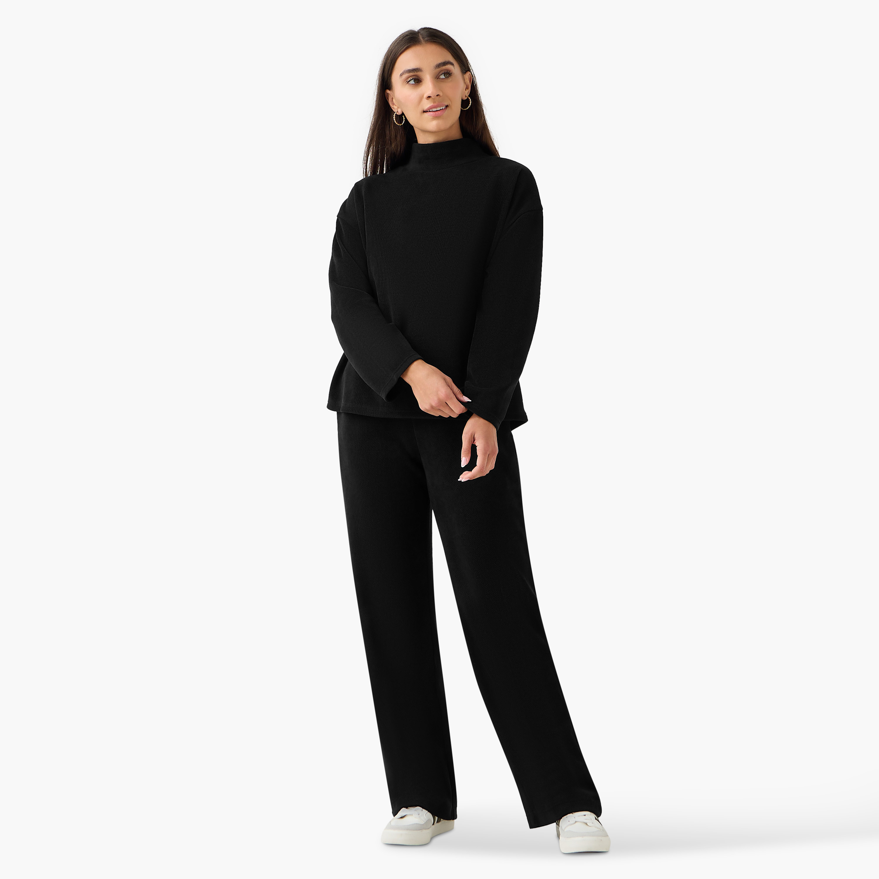 بلوزة بقصة عادية وياقة عالية-women-clothing-tshirts-image-2