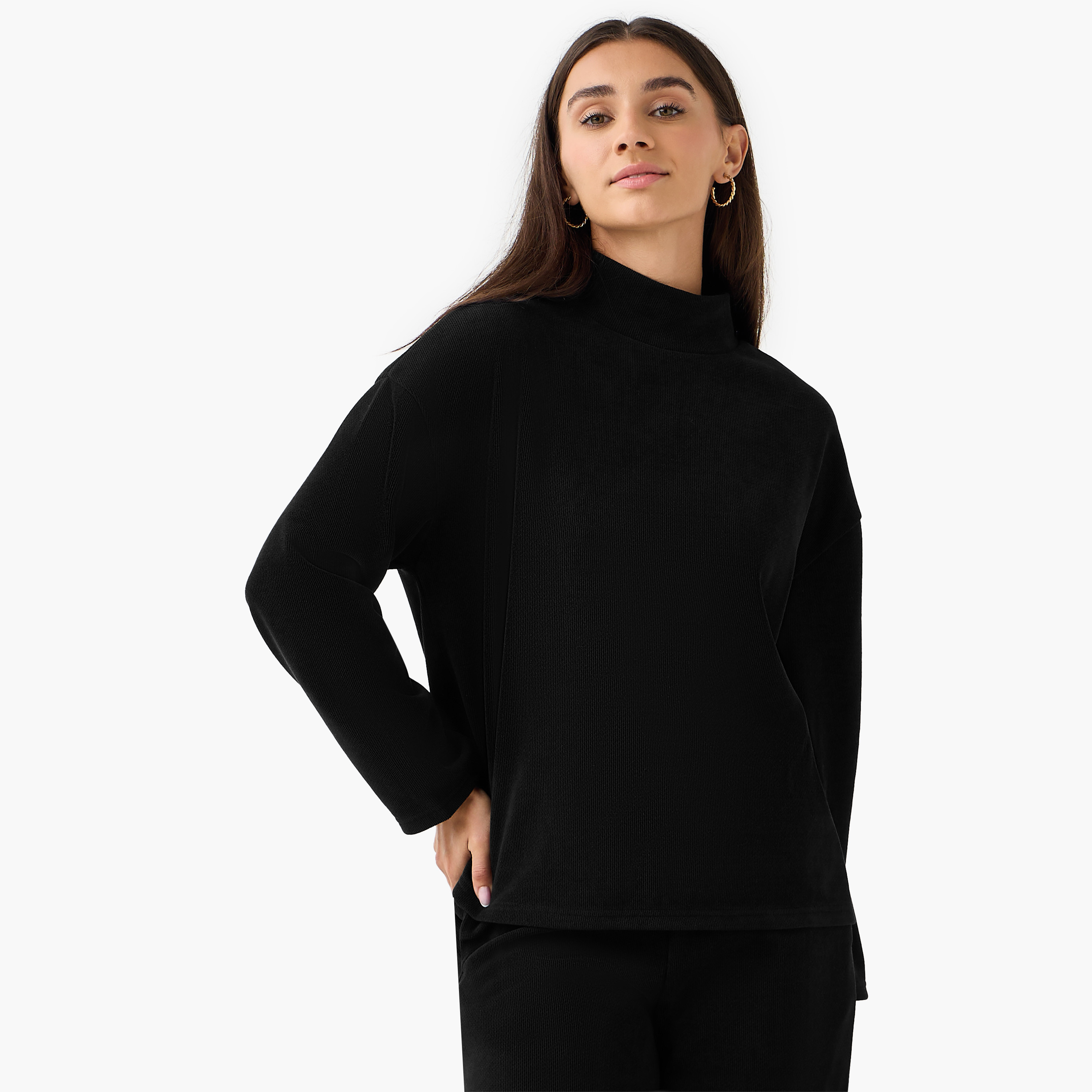 بلوزة بقصة عادية وياقة عالية-women-clothing-tshirts-image-5
