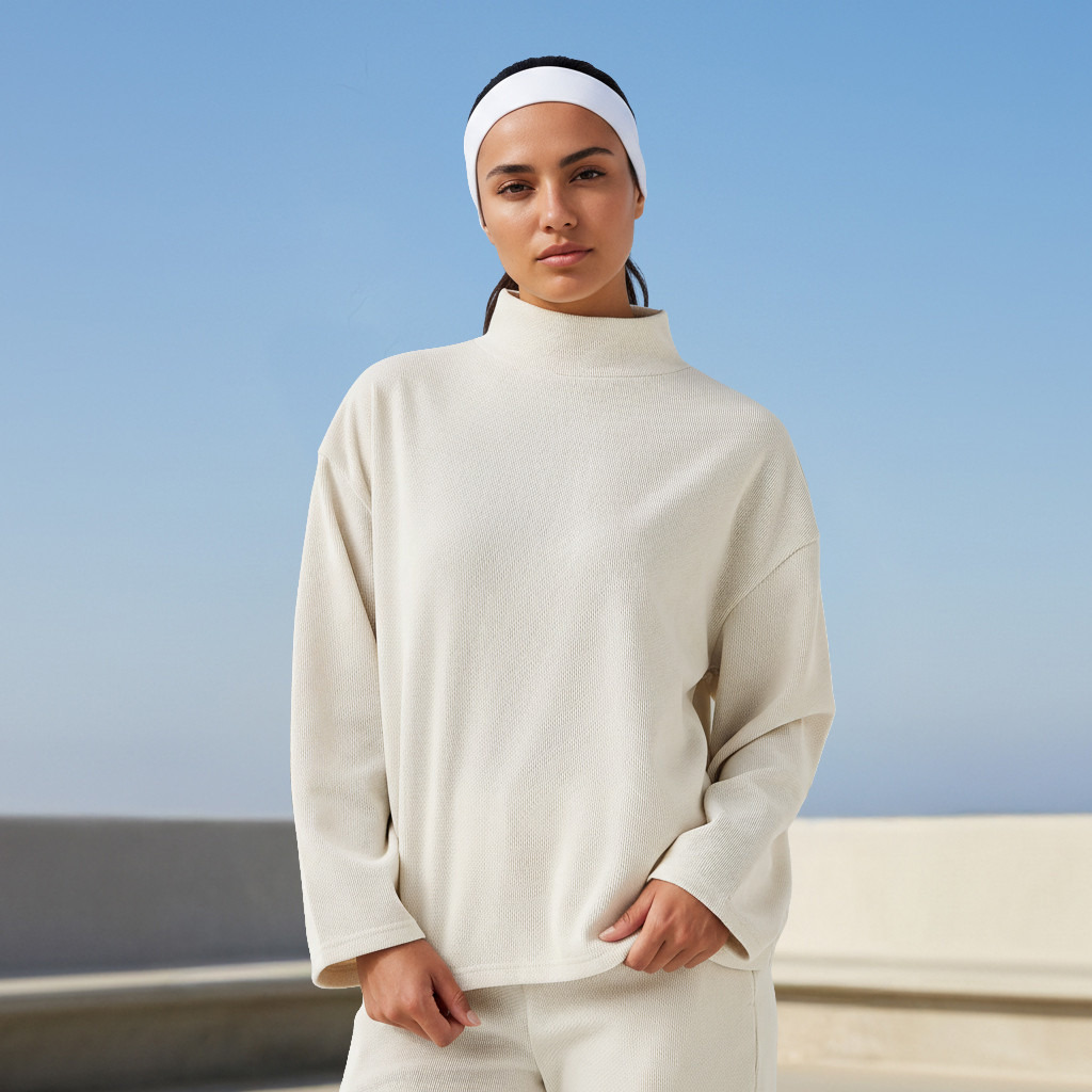بلوزة بقصة عادية وياقة عالية-women-clothing-tshirts-image-1