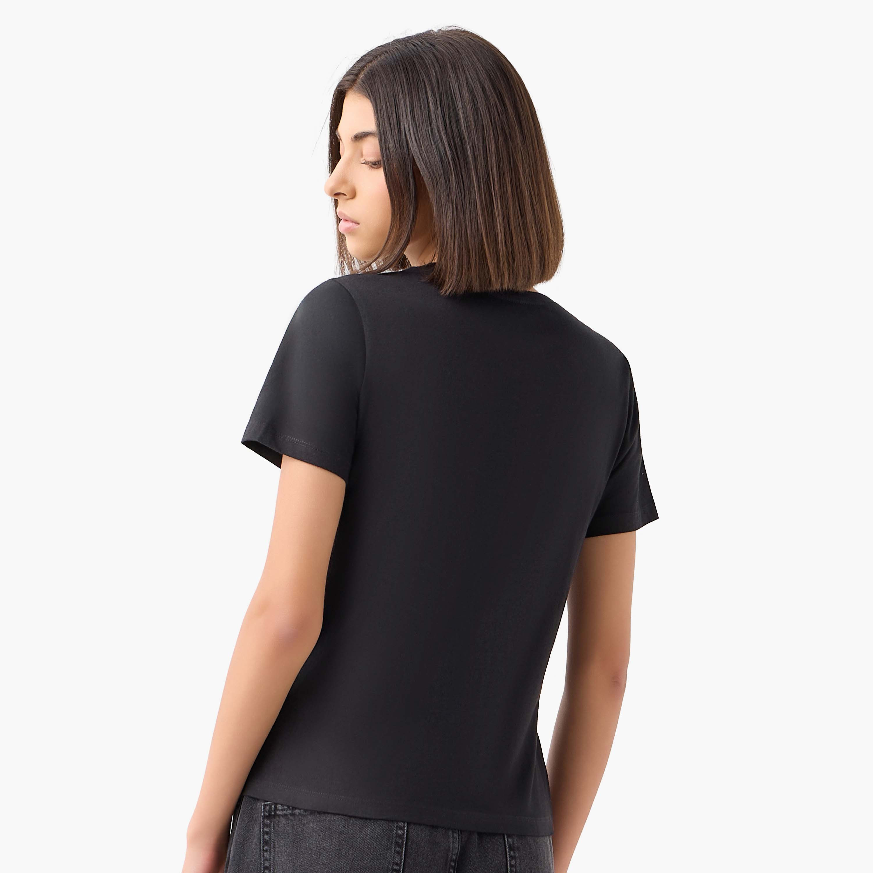 تيشيرت قطن بقصّة عادية وطبعات شعار زهري-women-clothing-tshirts-image-3