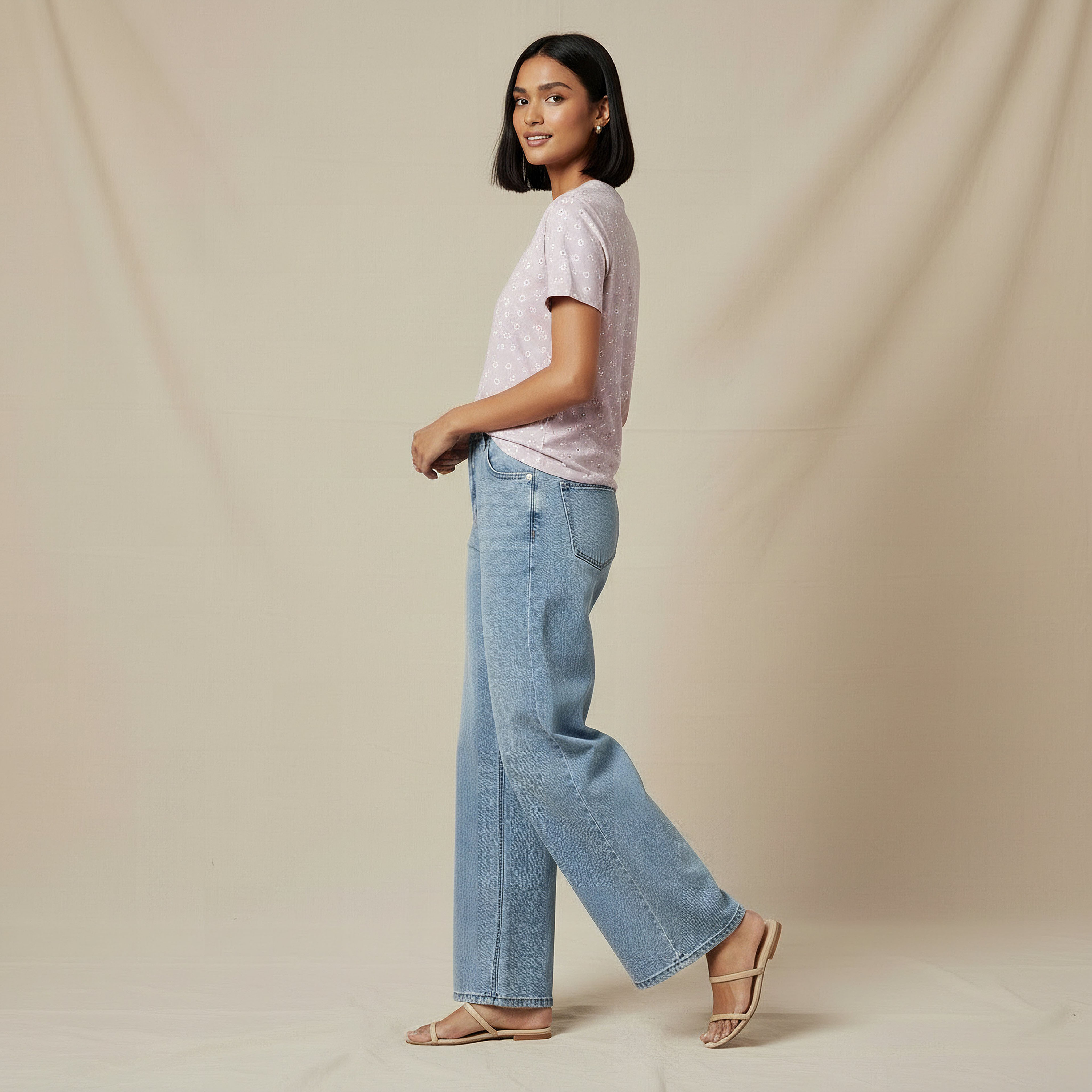 تيشيرت بقصّة سليم وطبعات زهرية-women-clothing-tshirts-image-2
