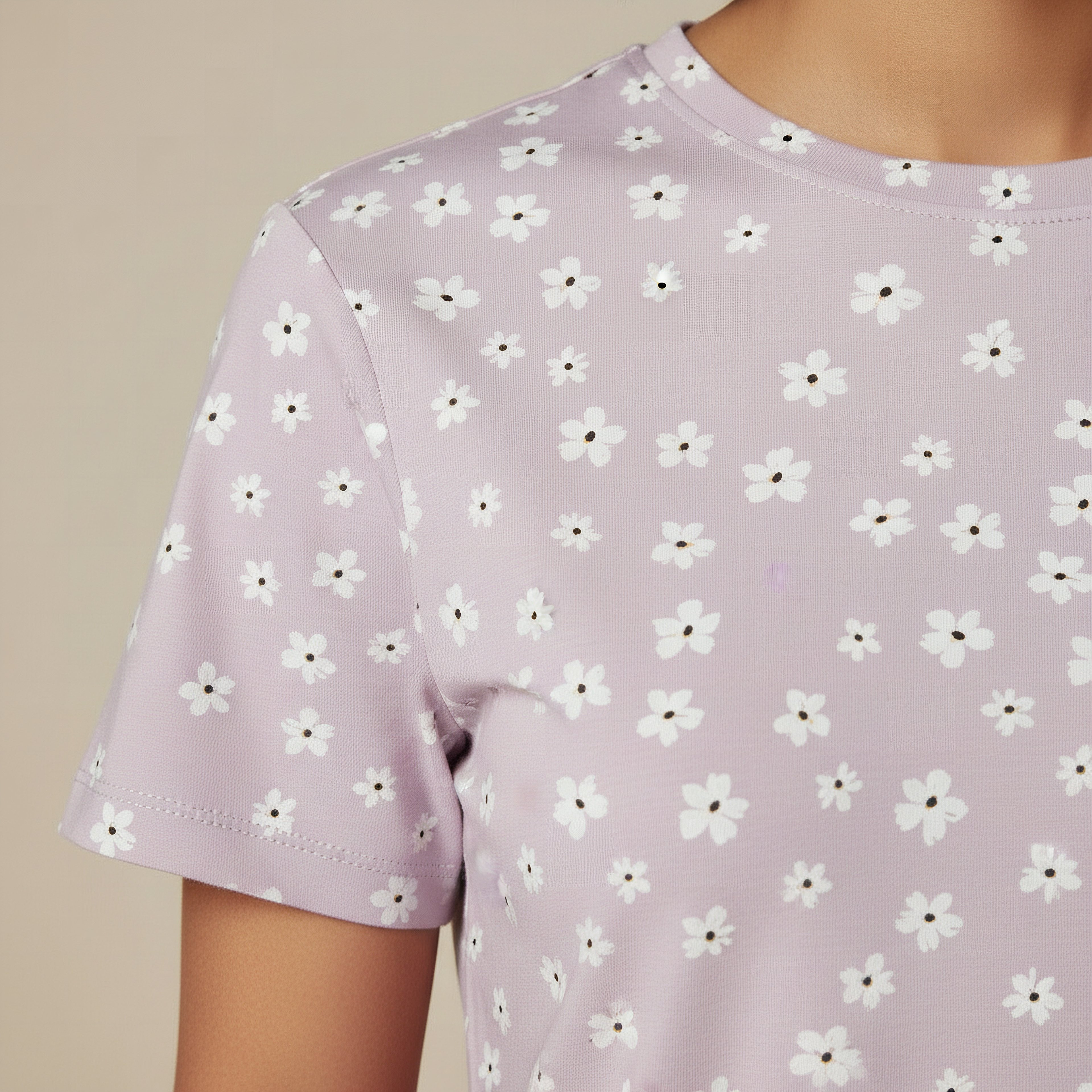 تيشيرت بقصّة سليم وطبعات زهرية-women-clothing-tshirts-image-3