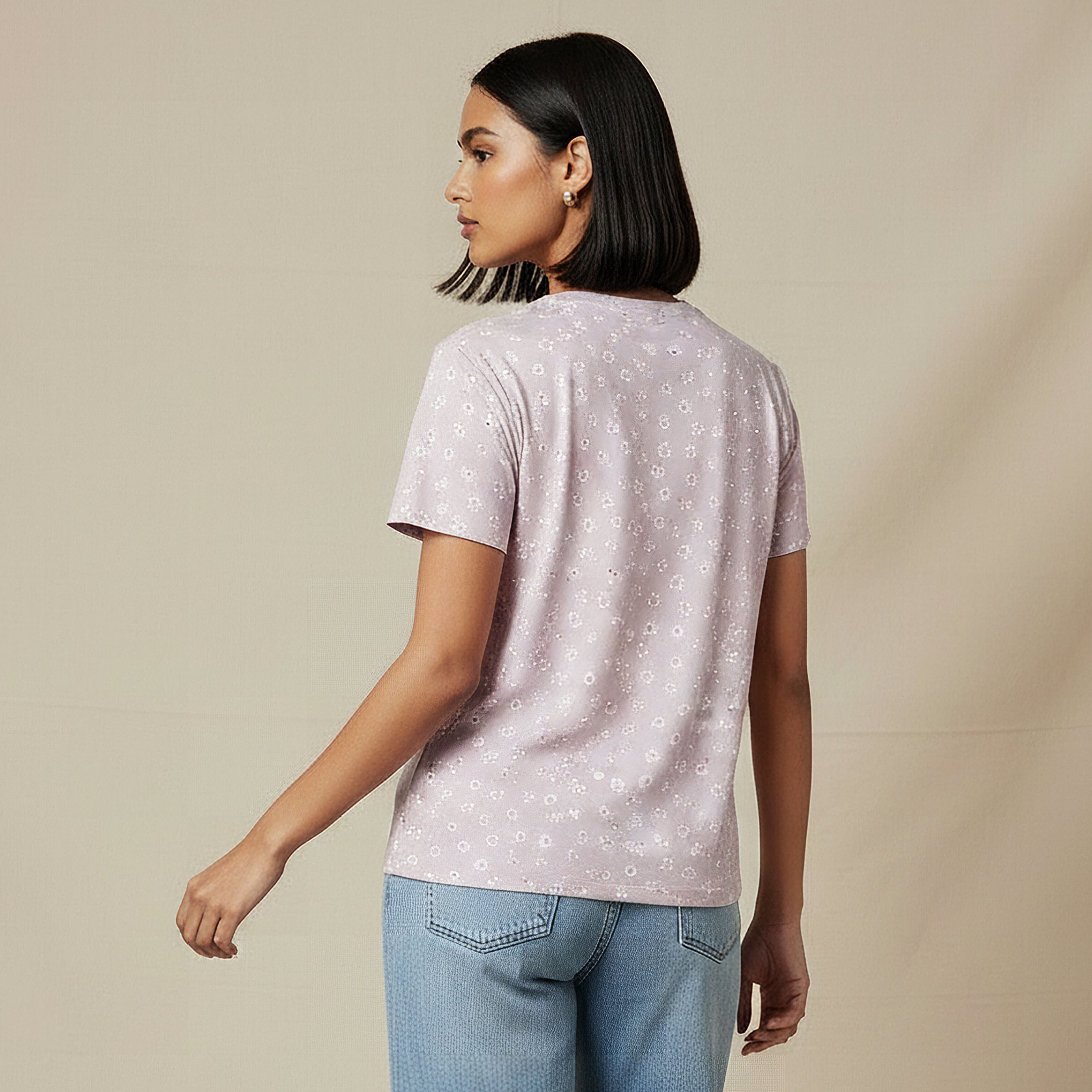 تيشيرت بقصّة سليم وطبعات زهرية-women-clothing-tshirts-image-4