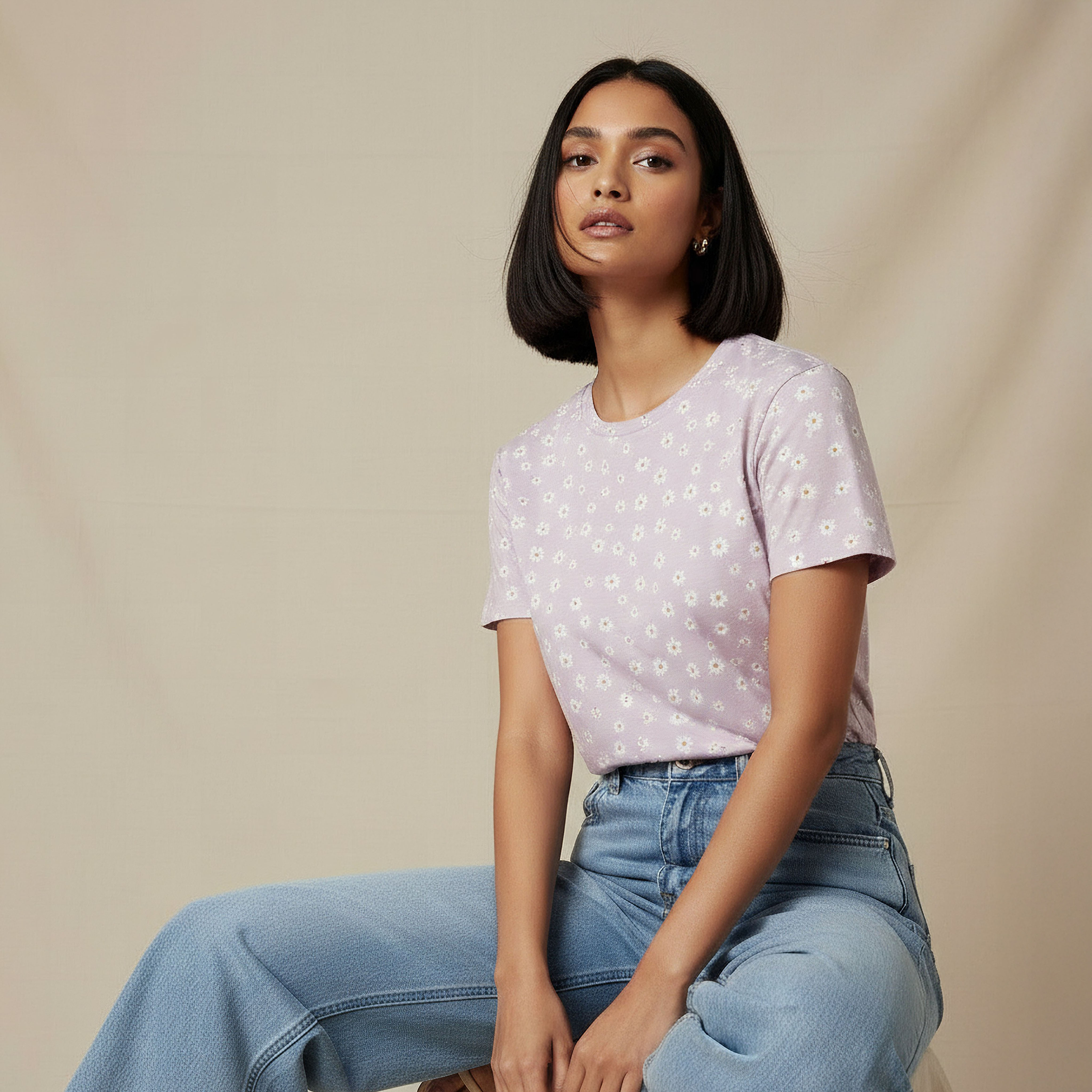 تيشيرت بقصّة سليم وطبعات زهرية-women-clothing-tshirts-image-6