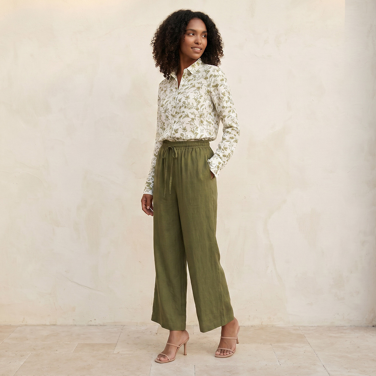 قميص فيسكوز بقصة عادية وطبعات زهرية من سبلاش بيزيكس-women-clothing-shirtsandblouses-shirts-image-5