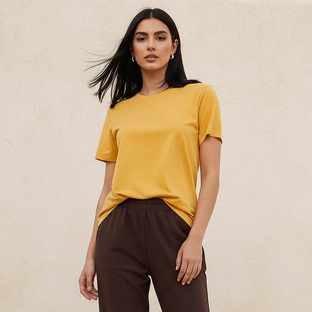 تيشيرت بقصة عادية وياقة ضيقة-women-clothing-tshirts-image-1