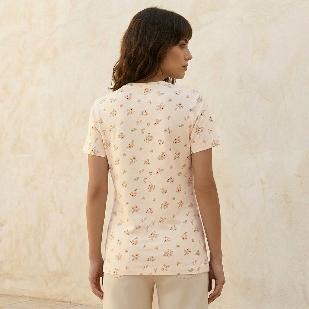 تيشيرت بقصّة سليم وطبعات زهرية-women-clothing-tshirts-image-4