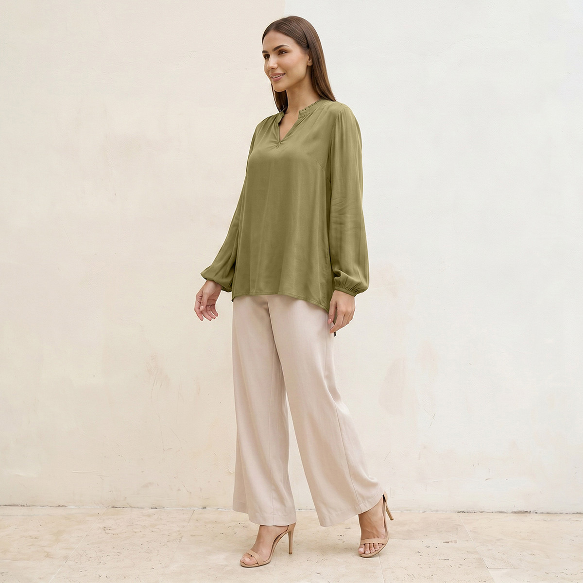بلوزة فيسكوز بياقة V من سبلاش بيزك-women-clothing-shirtsandblouses-blouses-image-3