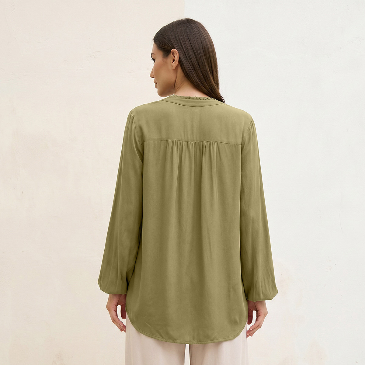 بلوزة فيسكوز بياقة V من سبلاش بيزك-women-clothing-shirtsandblouses-blouses-image-4