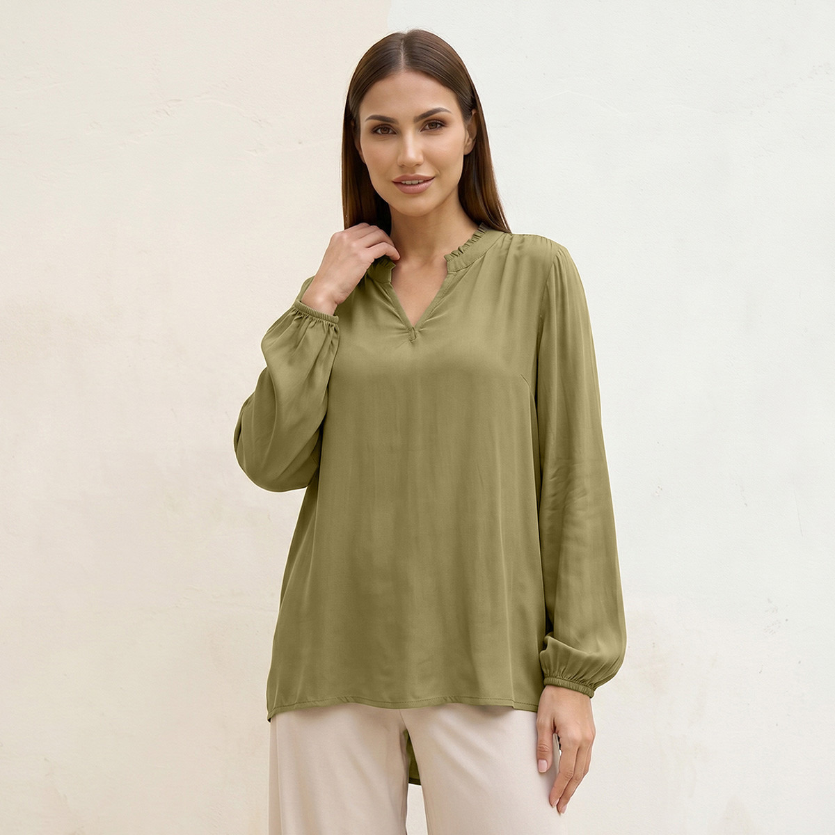 بلوزة فيسكوز بياقة V من سبلاش بيزك-women-clothing-shirtsandblouses-blouses-image-5