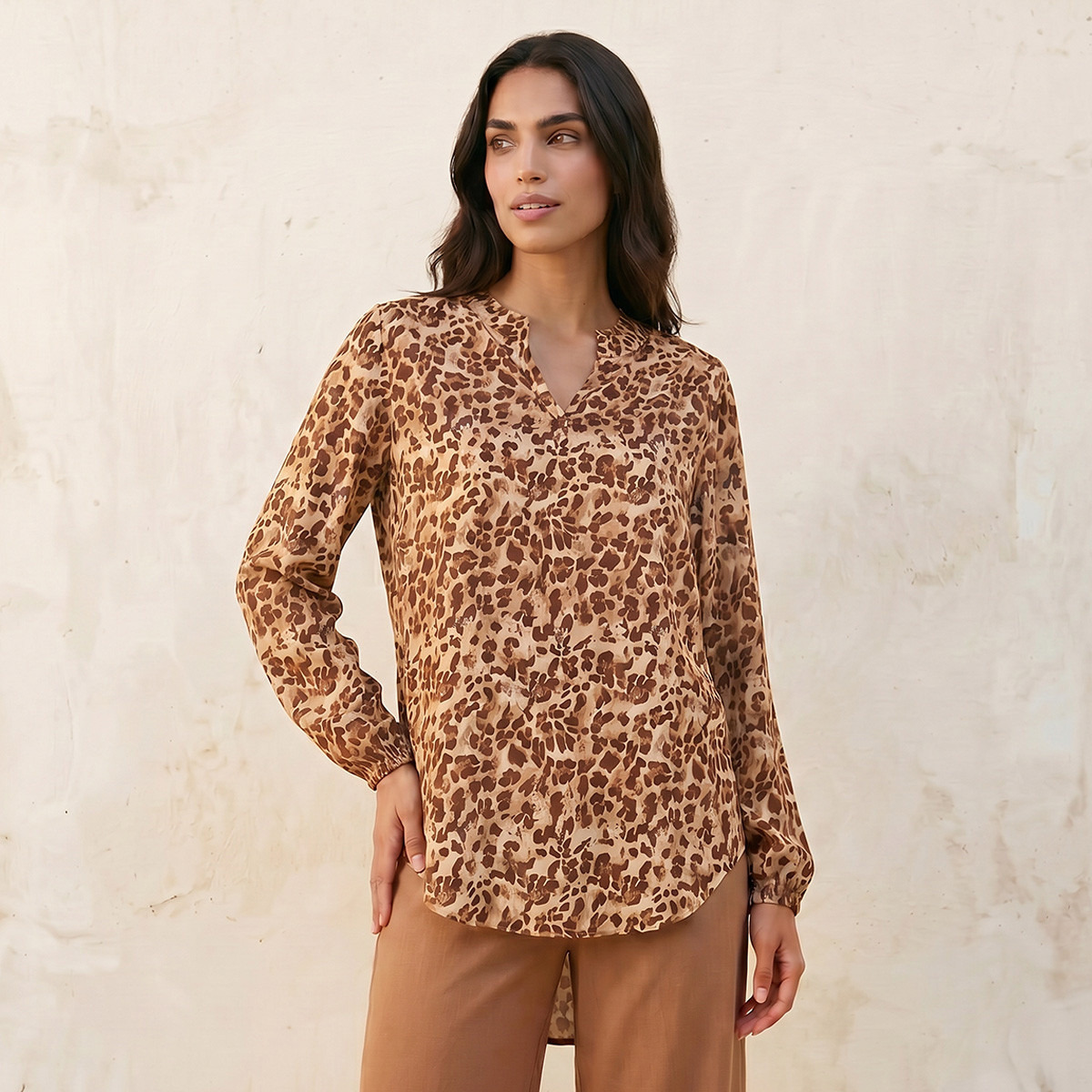 بلوزة فيسكوز بطبعات حيوانات من سبلاش بيزيك-women-clothing-shirtsandblouses-blouses-image-1