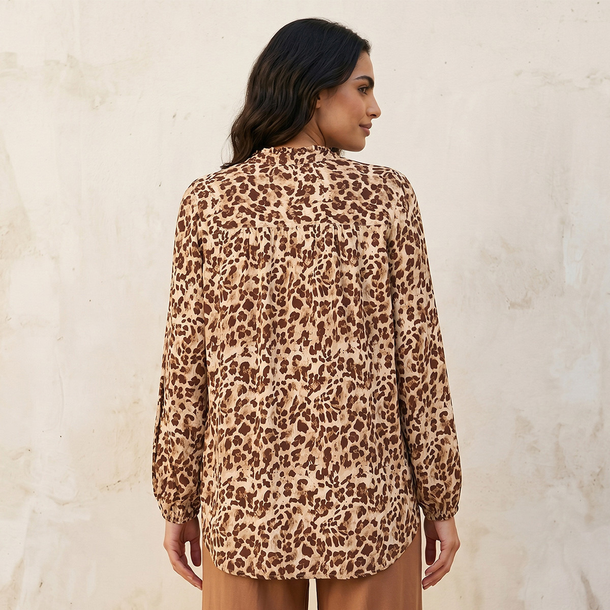 بلوزة فيسكوز بطبعات حيوانات من سبلاش بيزيك-women-clothing-shirtsandblouses-blouses-image-4