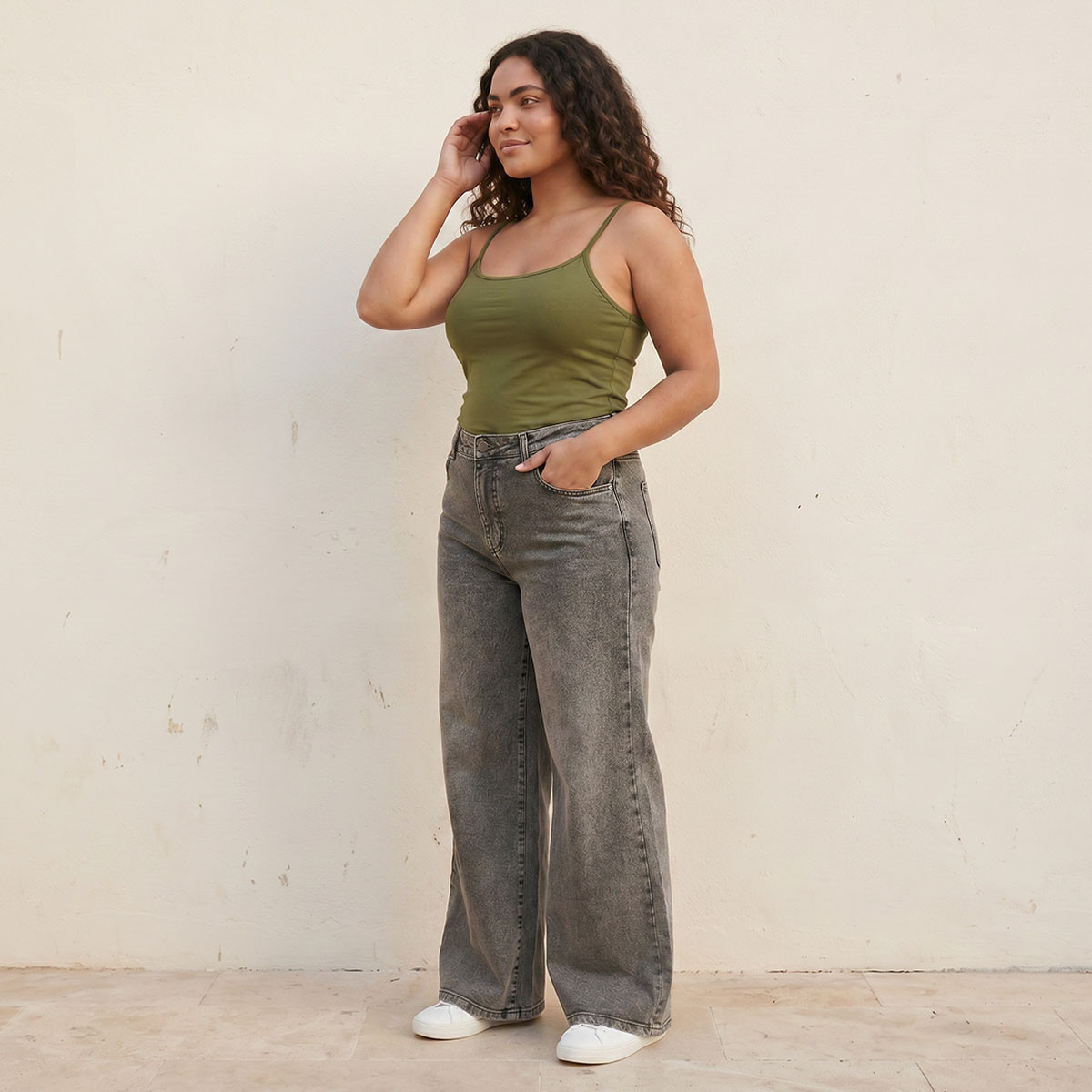 بلوزة بقصة سليم وحمالات رفيعة من سبلاش بيسك-women-clothing-tshirts-image-3