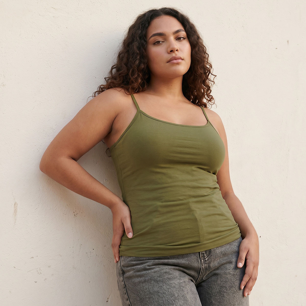 بلوزة بقصة سليم وحمالات رفيعة من سبلاش بيسك-women-clothing-tshirts-image-5
