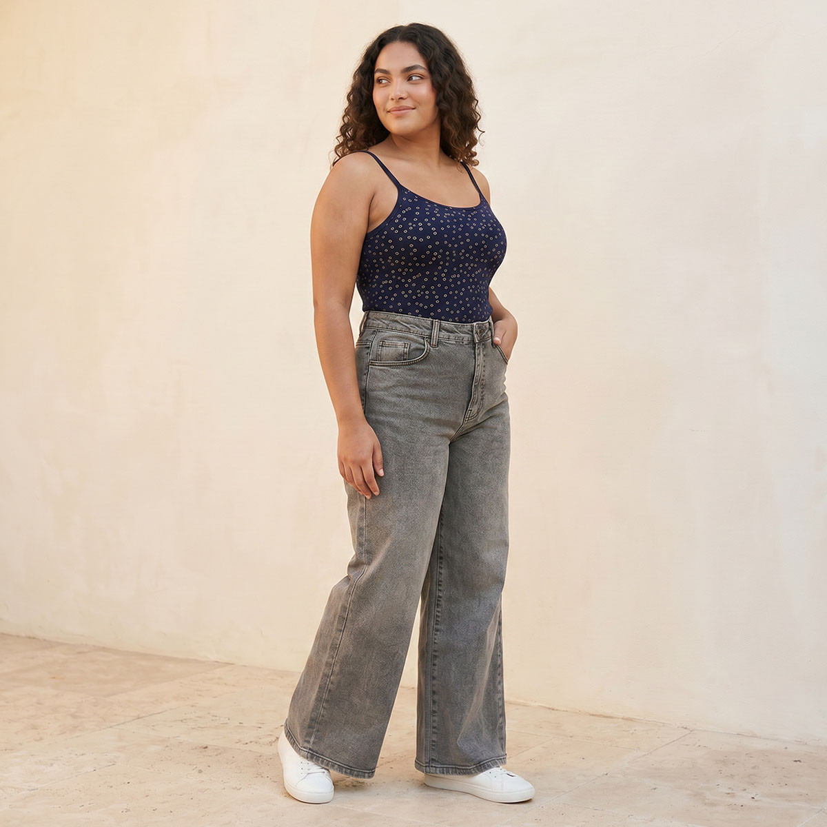 بلوزة بقصة سليم وحمالات رفيعة من سبلاش بيسك-women-clothing-tshirts-image-3