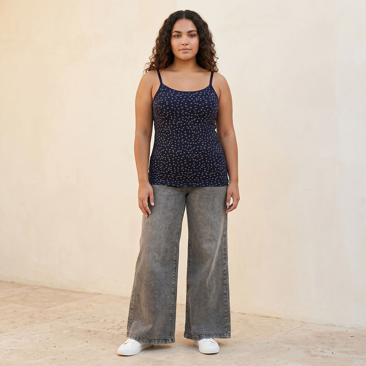 بلوزة بقصة سليم وحمالات رفيعة من سبلاش بيسك-women-clothing-tshirts-image-5
