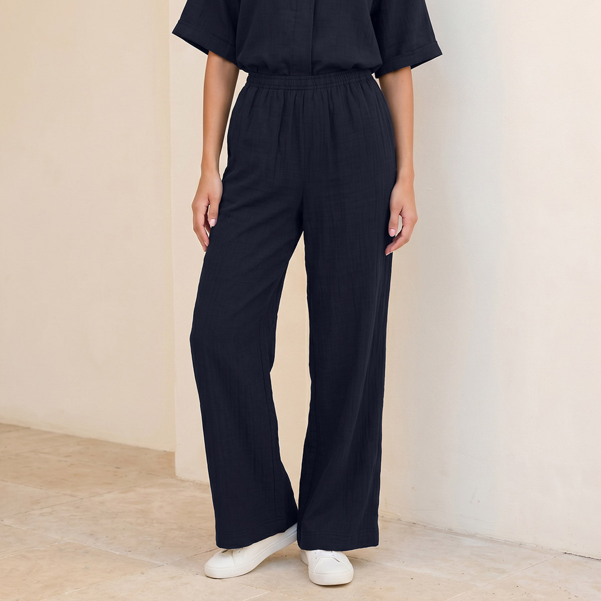 بنطلون سلاب بارز الملمس بخصر مرن من سبلاش بيزك-women-clothing-trousers-image-1