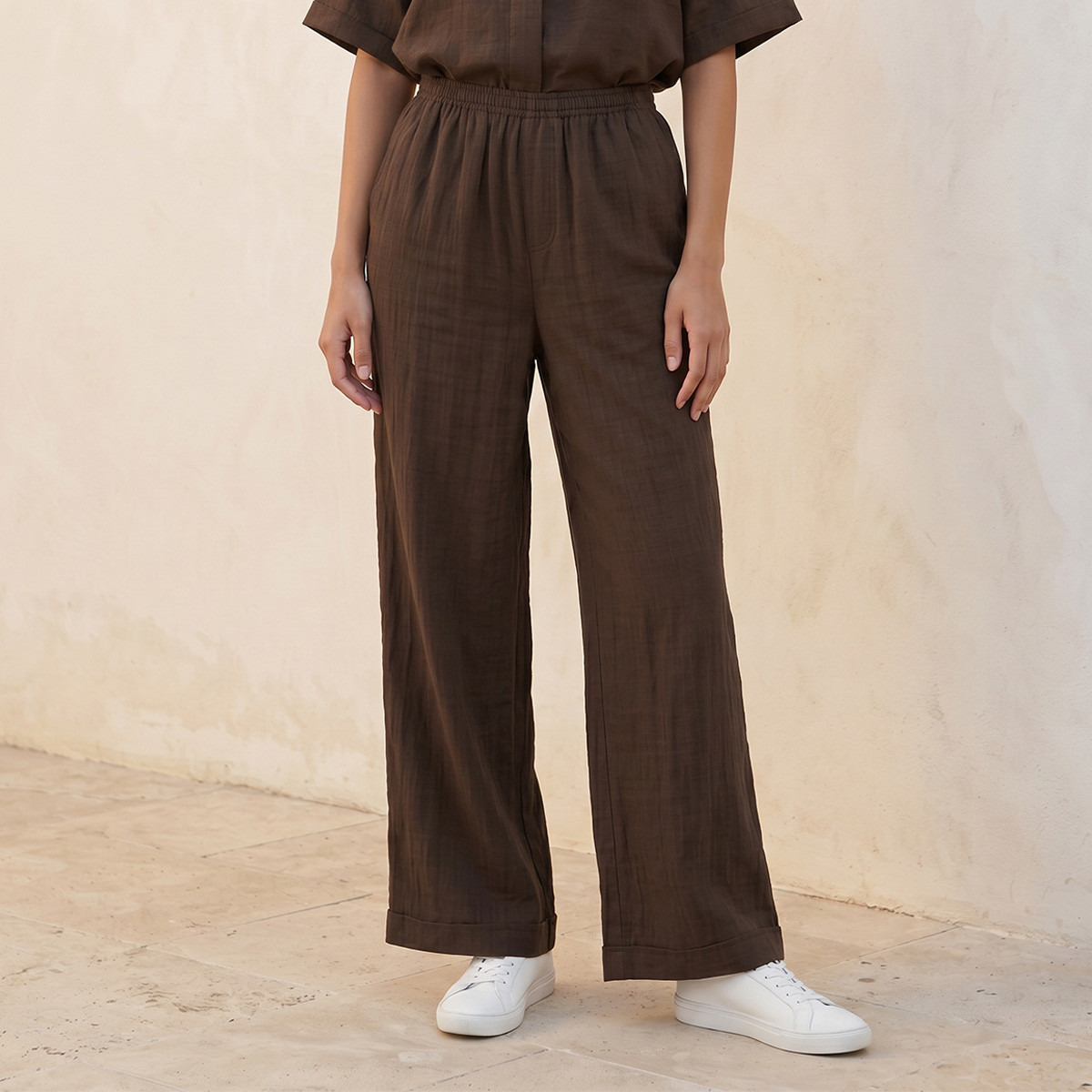 بنطلون سلاب بارز الملمس بخصر مرن من سبلاش بيزك-women-clothing-trousers-image-1