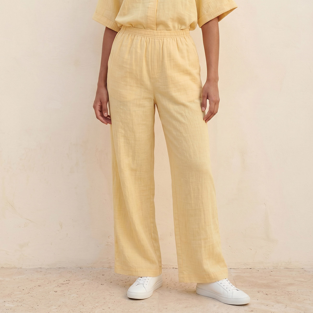 بنطلون سلاب بارز الملمس بخصر مرن من سبلاش بيزك-women-clothing-trousers-image-1