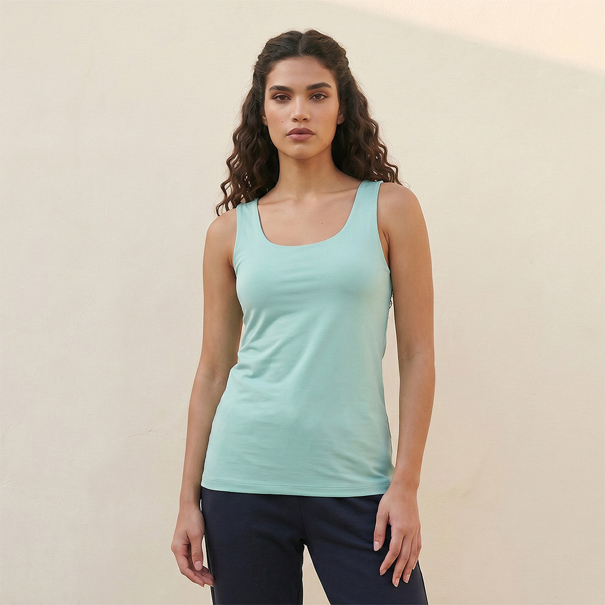 بلوزة بقصة عادية وياقة عميقة من سبلاش بيسك-women-clothing-tshirts-image-1