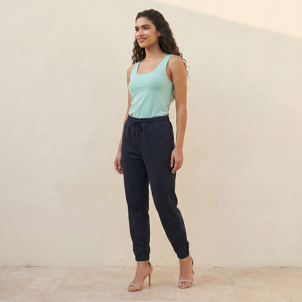 بلوزة بقصة عادية وياقة عميقة من سبلاش بيسك-women-clothing-tshirts-image-5