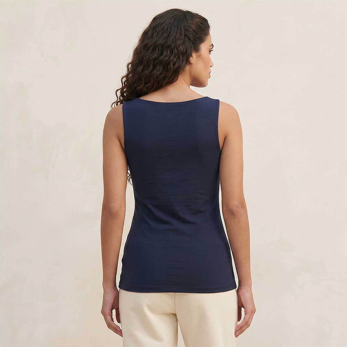 بلوزة بقصة عادية وياقة عميقة من سبلاش بيسك-women-clothing-tshirts-image-4