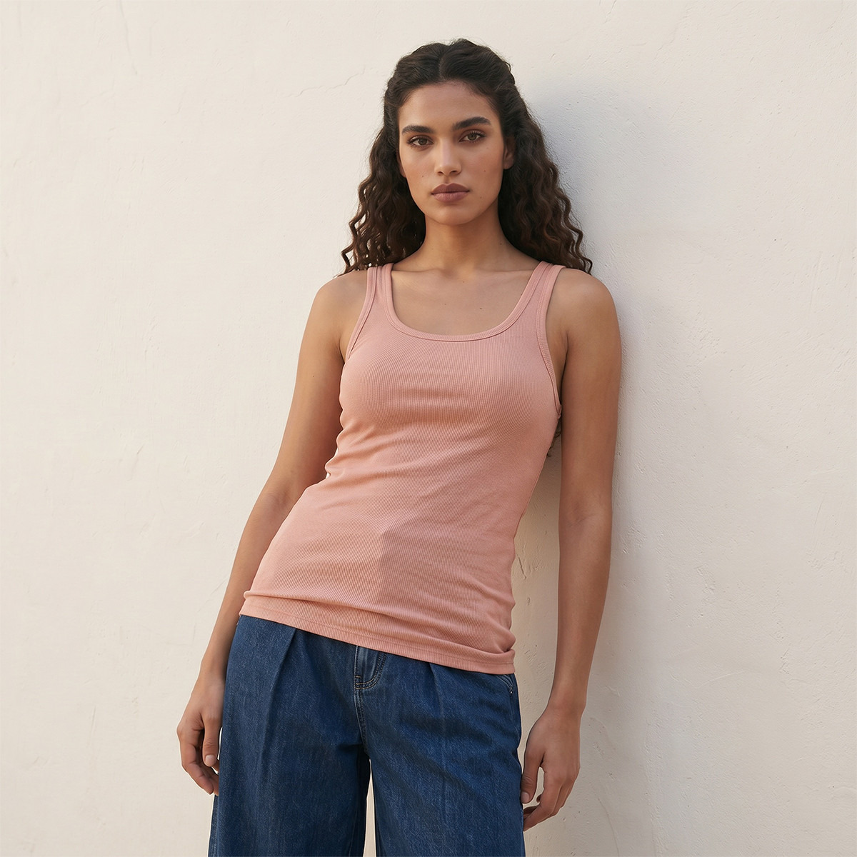 بلوزة تانك مضلعة بقصة ضيقة من سبلاش بيسك-women-clothing-tshirts-image-1