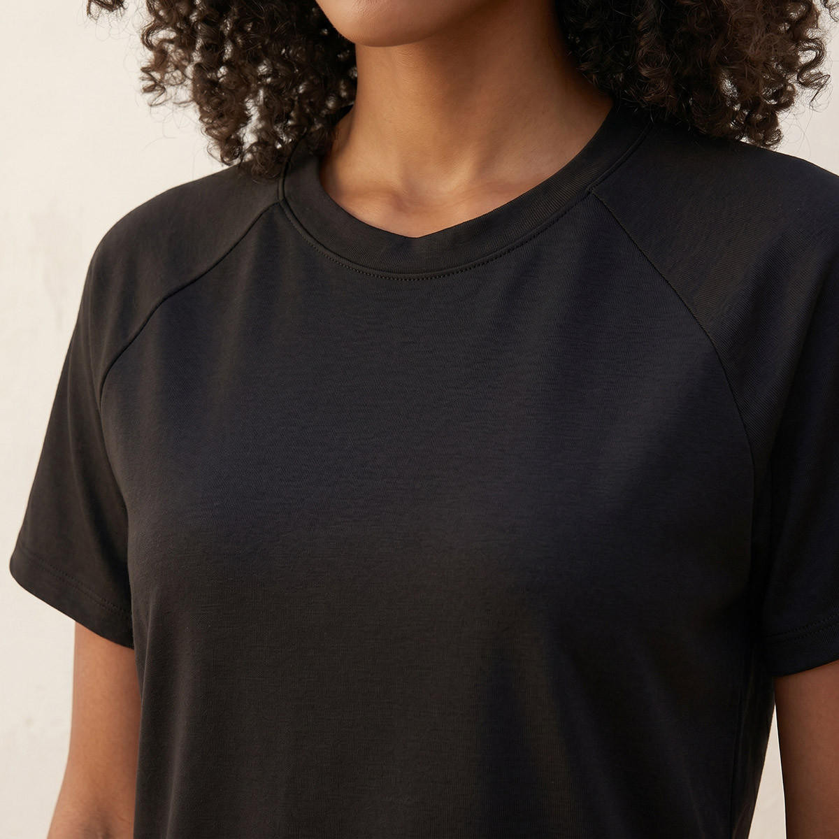 تيشيرت ناعم الملمس بأكمام مغايرة من سبلاش بيزكس-women-clothing-tshirts-image-5