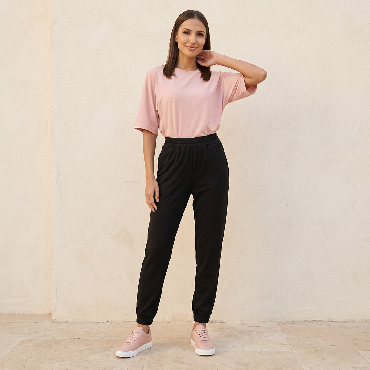 بنطلون رياضي ناعم الملمس بخصر مطاطي من سبلاش بيزكس-women-clothing-bottoms-joggers-image-3