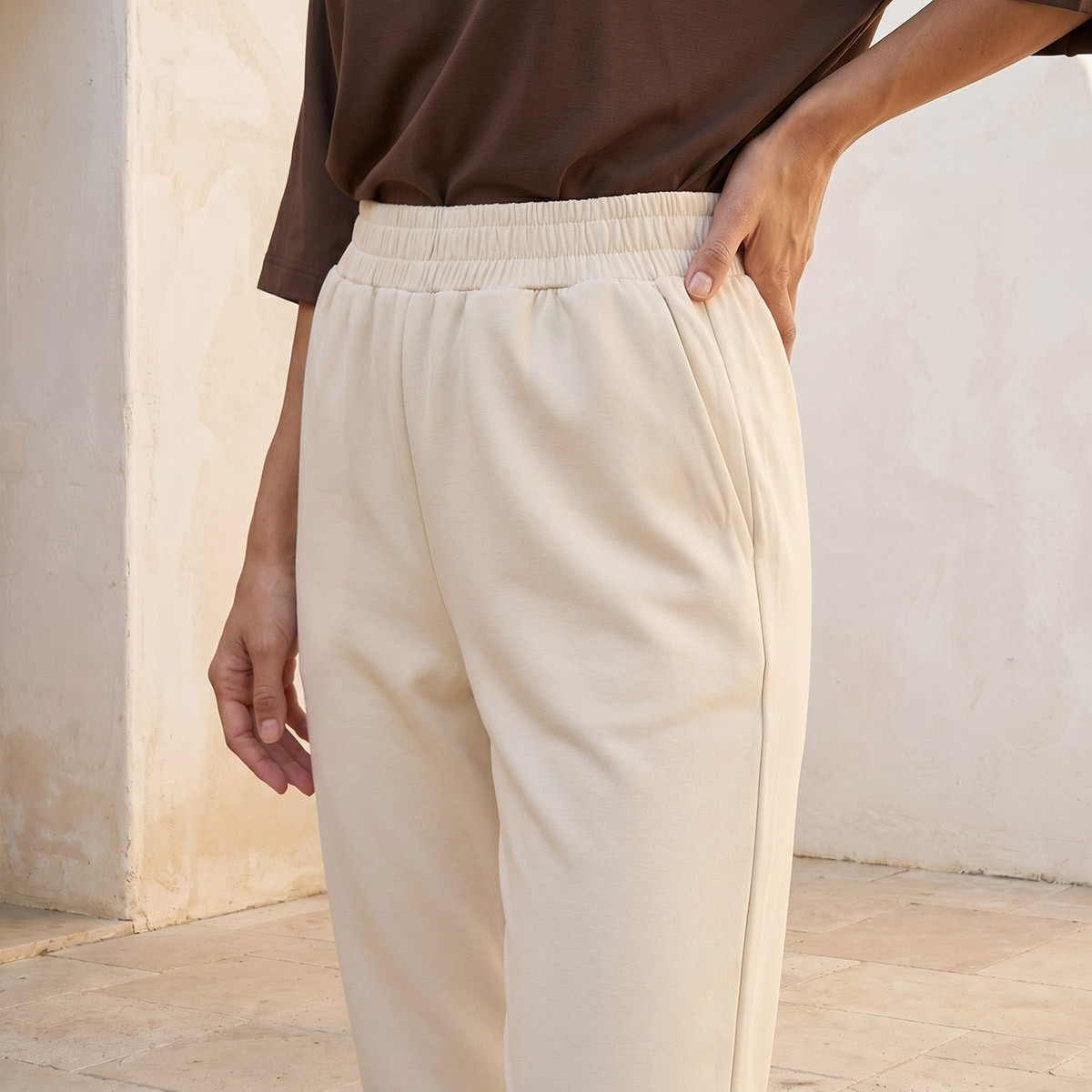 بنطلون رياضي ناعم الملمس بخصر مطاطي من سبلاش بيزكس-women-clothing-bottoms-joggers-image-5