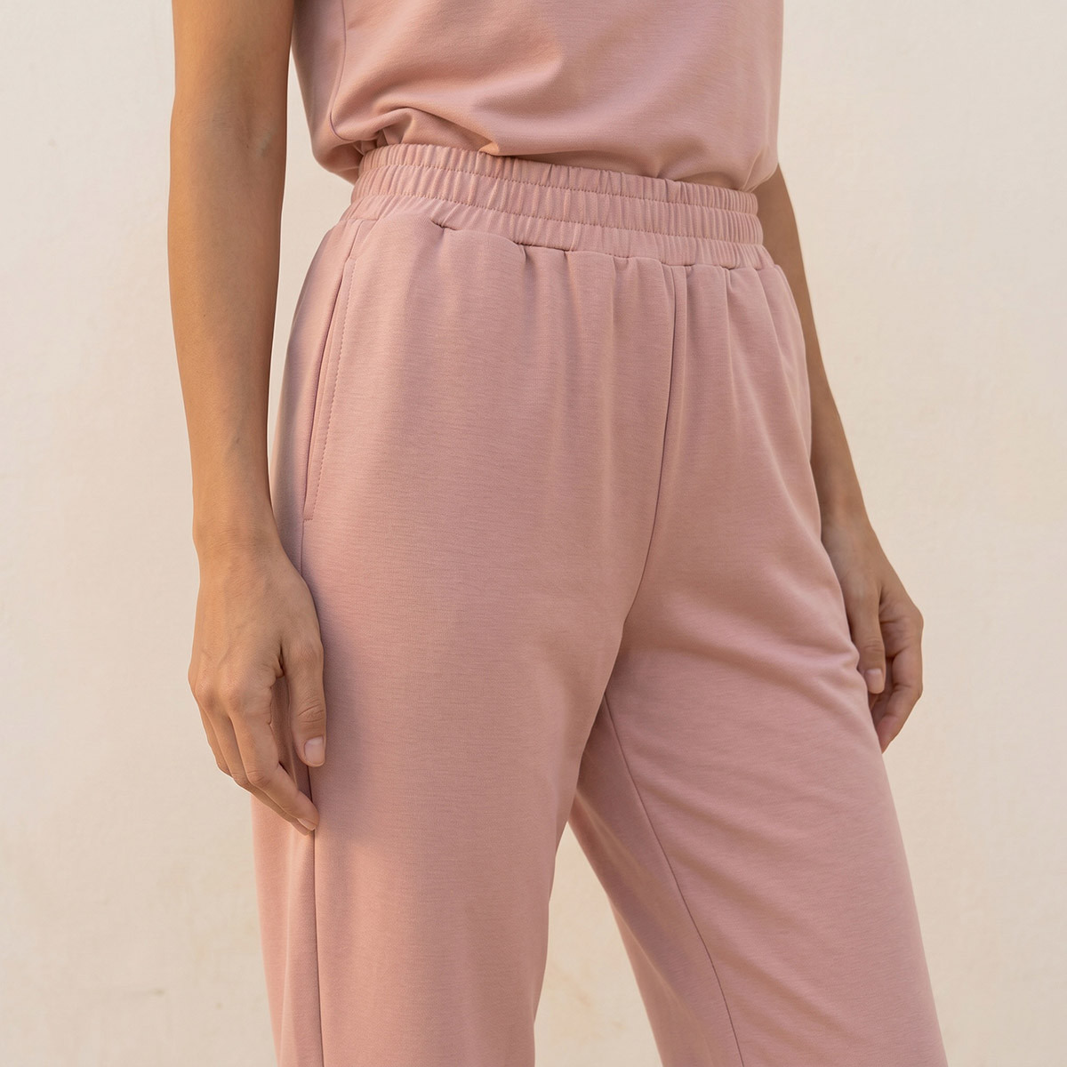 بنطلون رياضي ناعم الملمس بخصر مطاطي من سبلاش بيزكس-women-clothing-bottoms-joggers-image-5